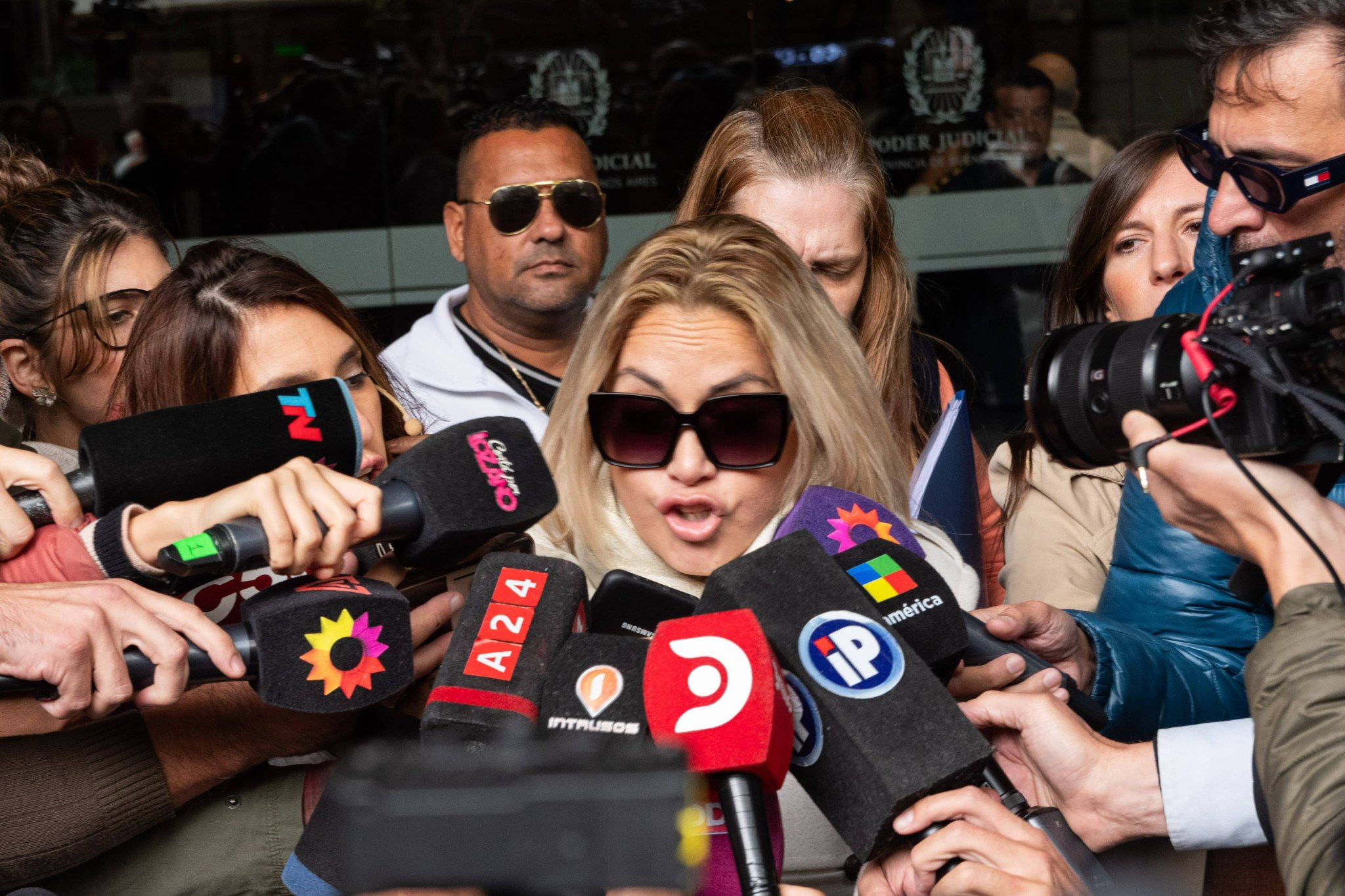 Συγκλονίζει η πρώην σύντροφος του Μαραντόνα: «Εκεί που ήταν υπήρχε μυρωδιά από ούρα και κόπρανα» (vids)