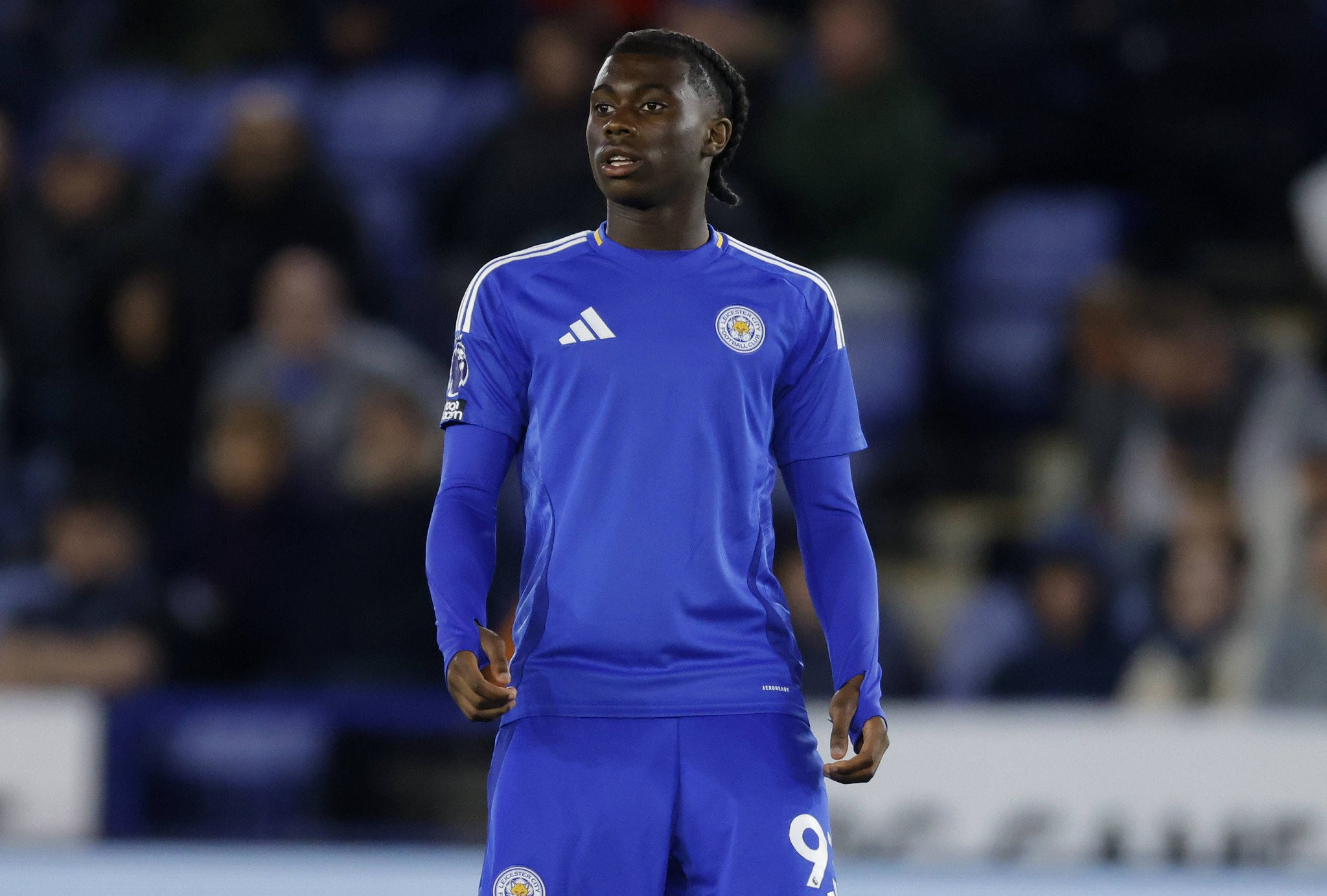 Ο λόγος που ο 15χρονος Μόνγκα της Λέστερ αναγκάστηκε να φορέσει διαφορετική φανέλα στο ντεμπούτο του (pics)