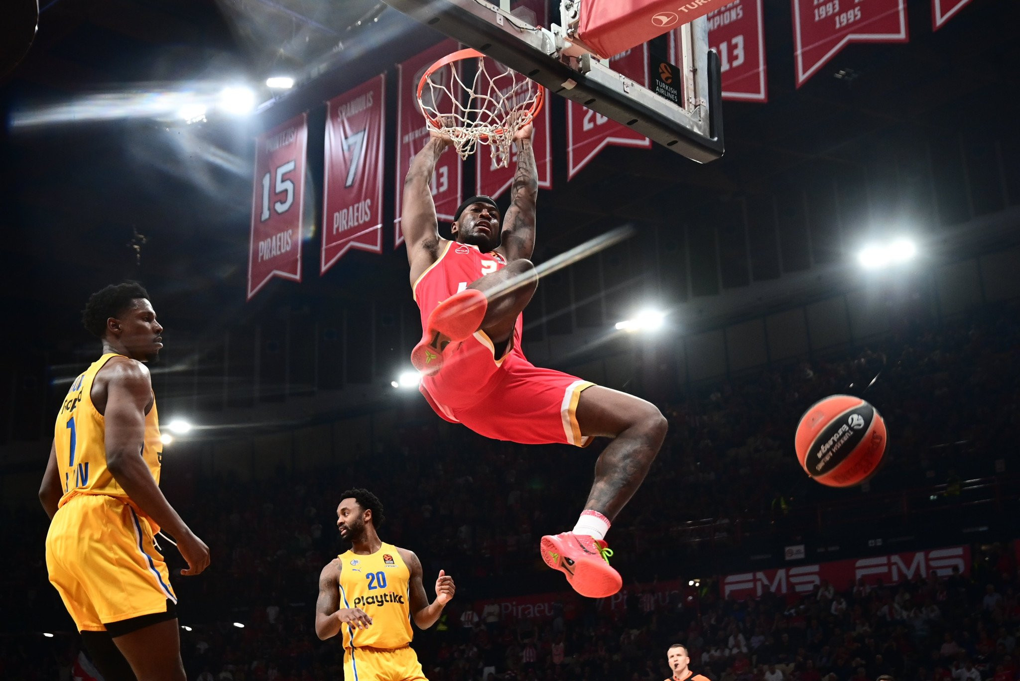 Το «παγκότερμα» του Ολυμπιακού και η σπίθα της πρωτιάς στην επίθεση