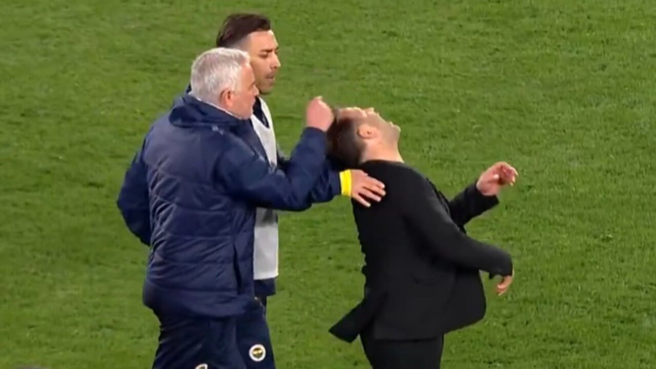 Απίθανα πράγματα στην Τουρκία - Ο Μουρίνιο έπιασε τον Μπουρούκ από τη μύτη (vid)