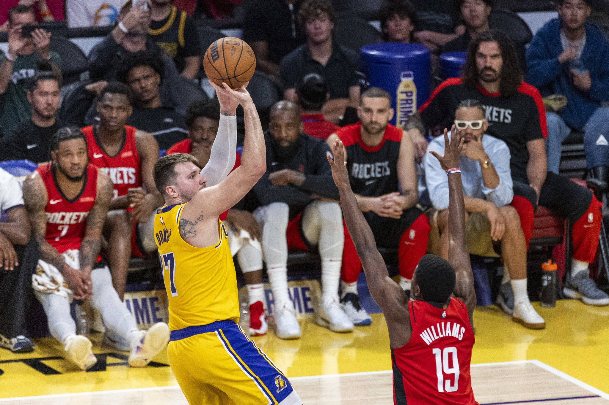 Κάποιος να τον σταματήσει: Ο Ντόντσιτς με 39άρα «κλείδωσε» την 3η θέση στη Δύση για τους Λέικερς!