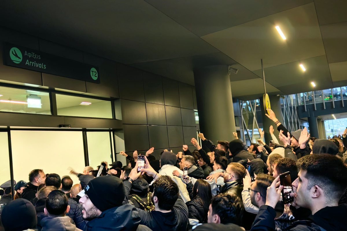 Υπέροχος ο κόσμος του ΠΑΟΚ, εκπληκτική υποδοχή στο «Μακεδονία» για την πρόκριση στον τελικό (vids)