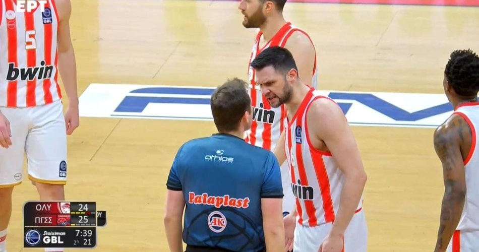 Έξαλλος ο Παπανικολάου με τον διαιτητή - «Ποιος νομίζεις πως είσαι;» (vid)