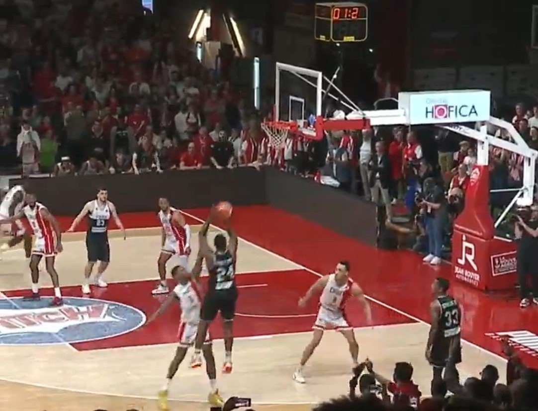 To τρομερό Buzzer Beater του Μπάρτλεϊ που... έσωσε τον ΠΑΟΚ στο Σολέ (vid)