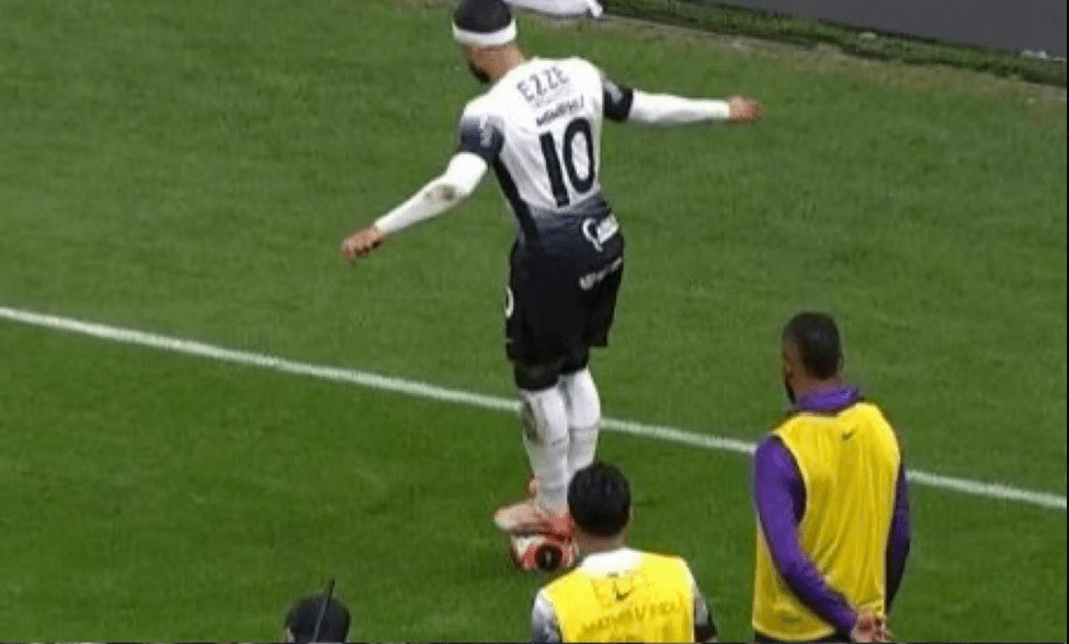 H Bραζιλία βάζει τέλος στο jogo bonito - H ενέργεια του Ντεπάι που δίχασε (pic)