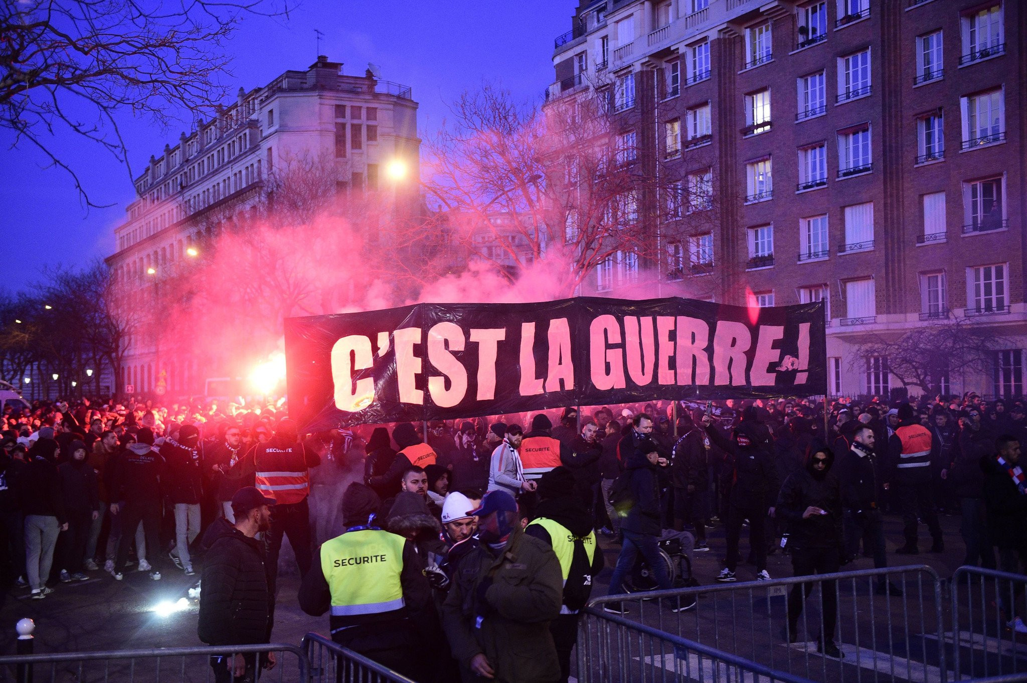 «Πόλεμος» στα γήπεδα της Γαλλίας: Οπαδοί, ομάδες και ΜΜΕ κατά της κυβέρνησης
