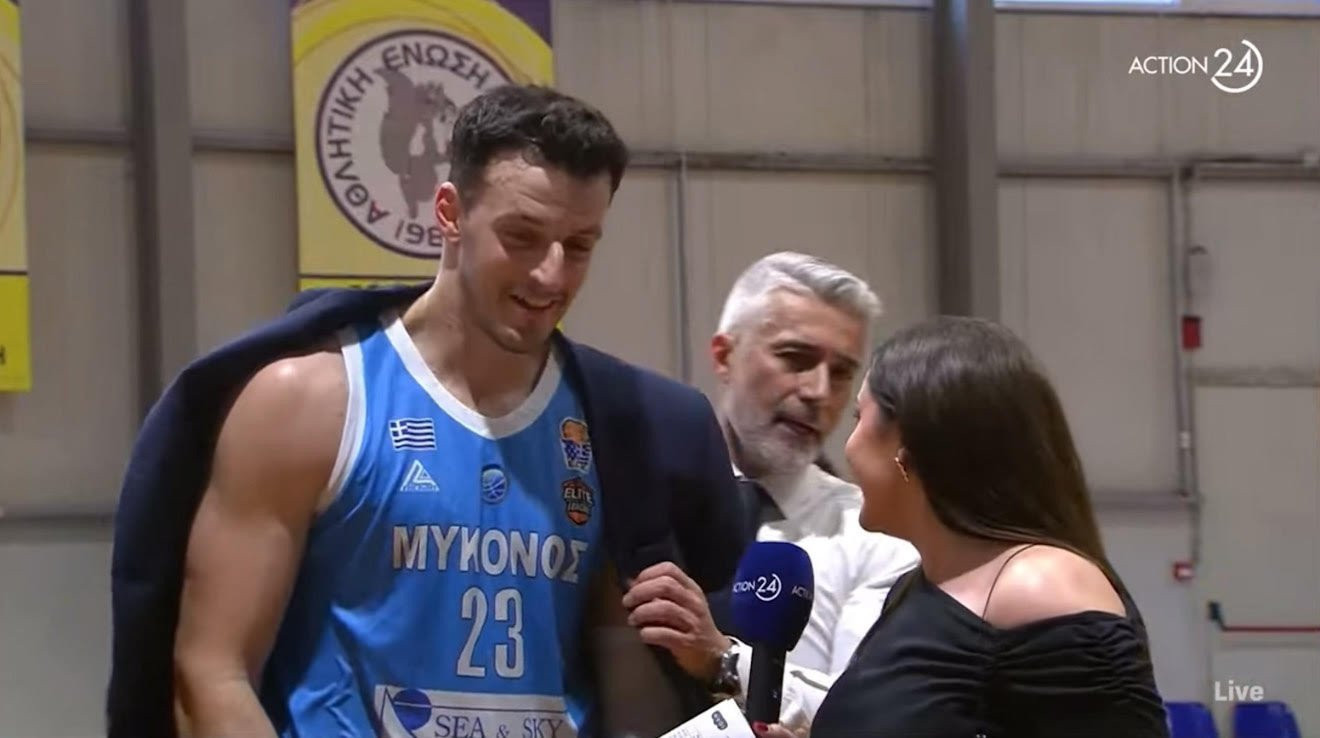 Τρομερή στιγμή: Ο Ζιάγκος φόρεσε το σακάκι του στον Κανονίδη: «Κάνει πολλές φορές τον προπονητή!» (pic)