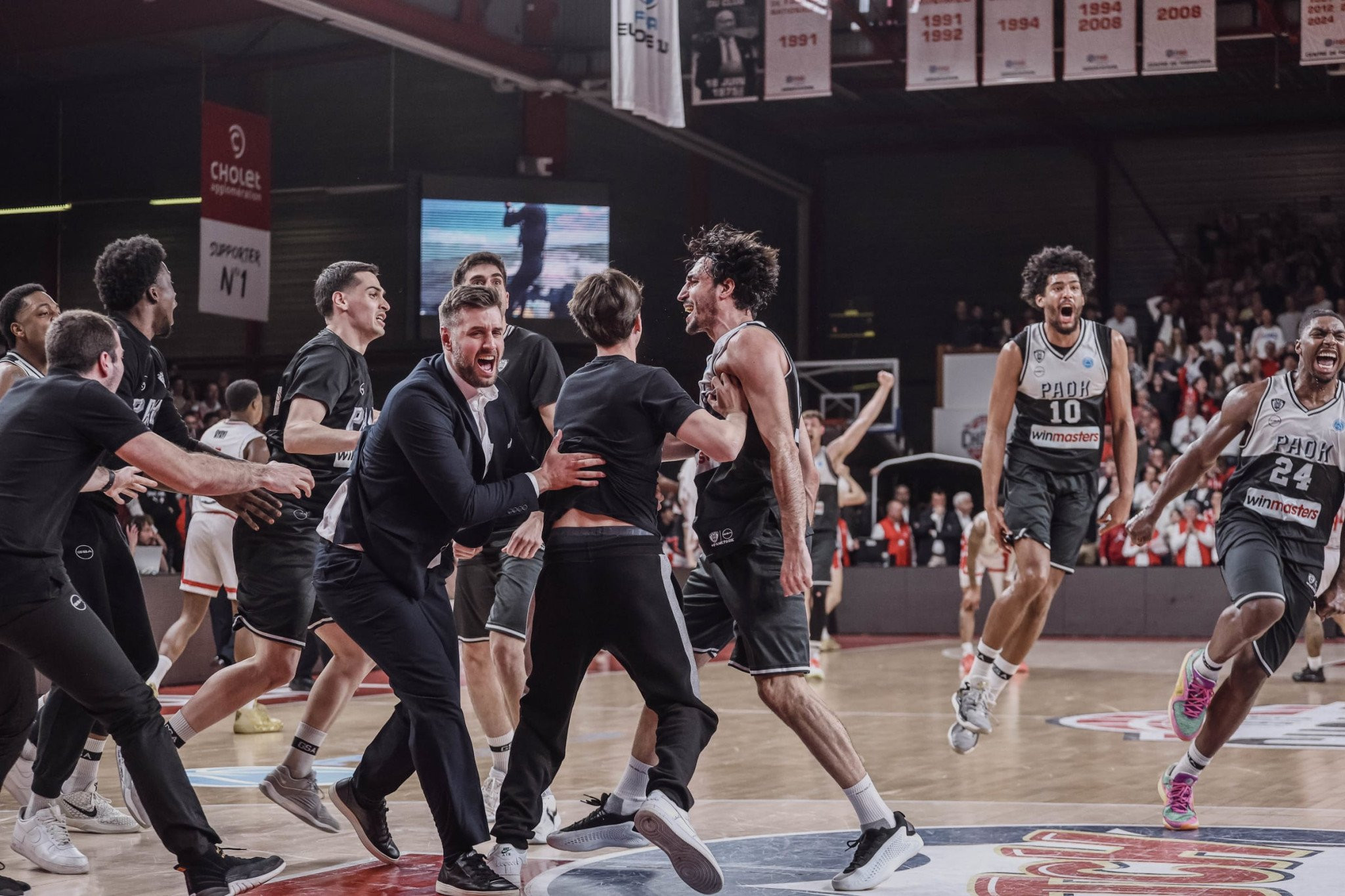 Κύπελλο, Κύπελλο στον Πύργο τον Λευκό!