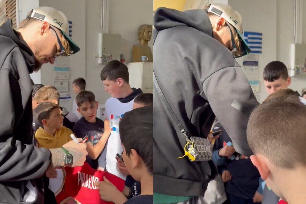 Η υπογραφή του Χουάντσο σε φανέλα του Ολυμπιακού (vid)