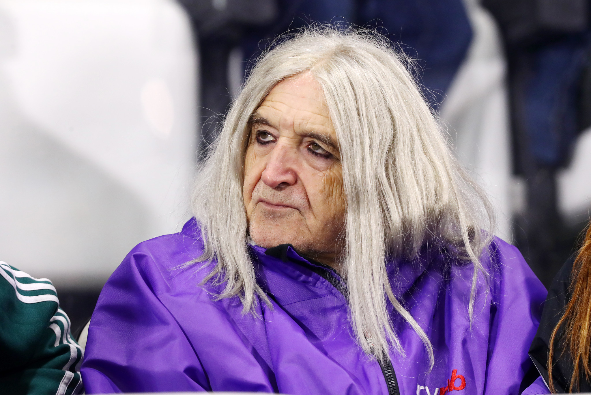 Ο Καρβέλας με... χρωματιστό outfit στη Λεωφόρο για το ντέρμπι