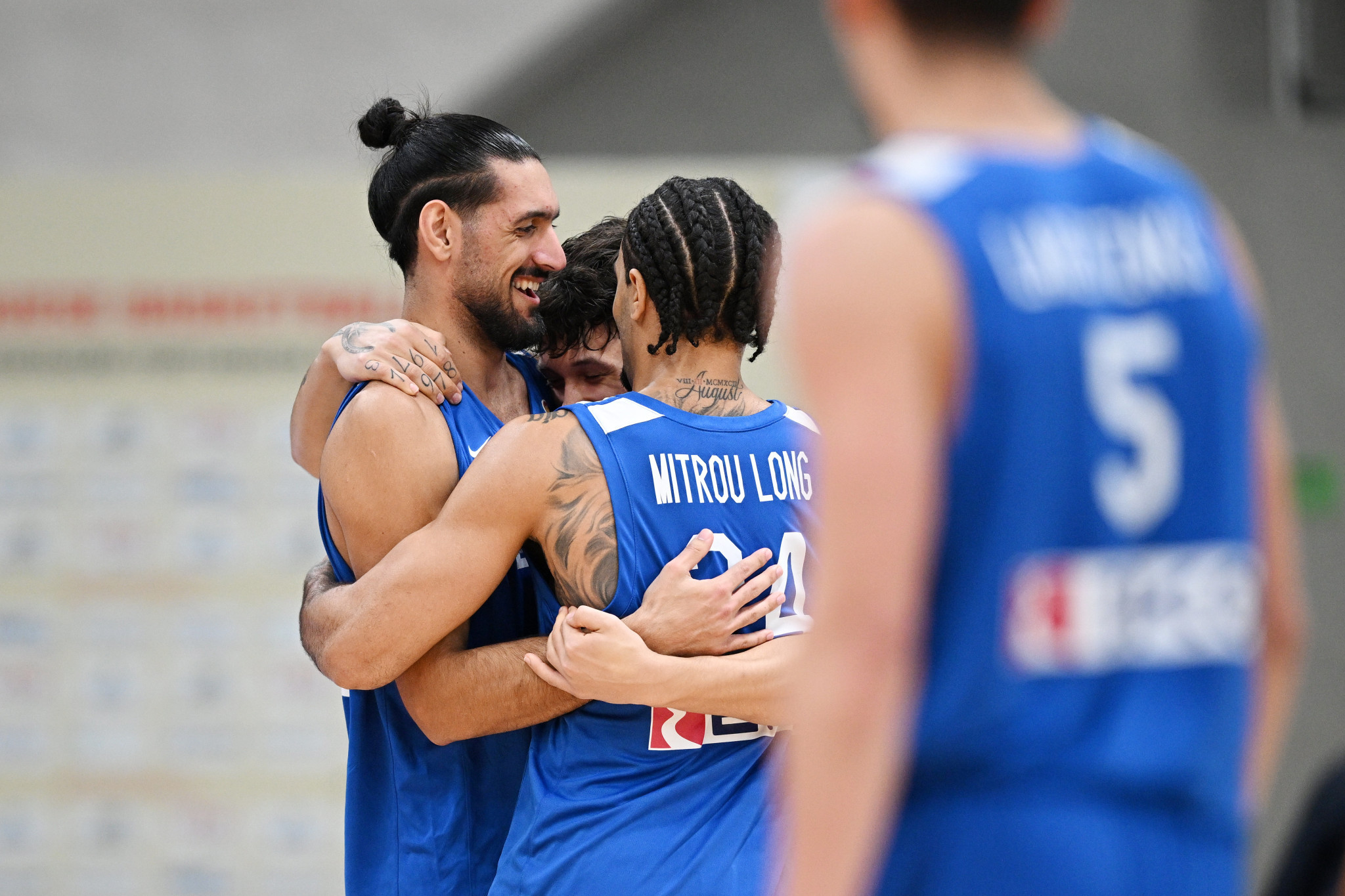 Τα Παράθυρα των αντί-αστέρων….