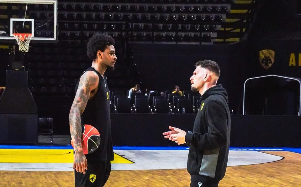 Η... εκμάθηση του Μπράουν στο σύστημα της ΑΕΚ, οι επιστροφές και οι διεθνείς