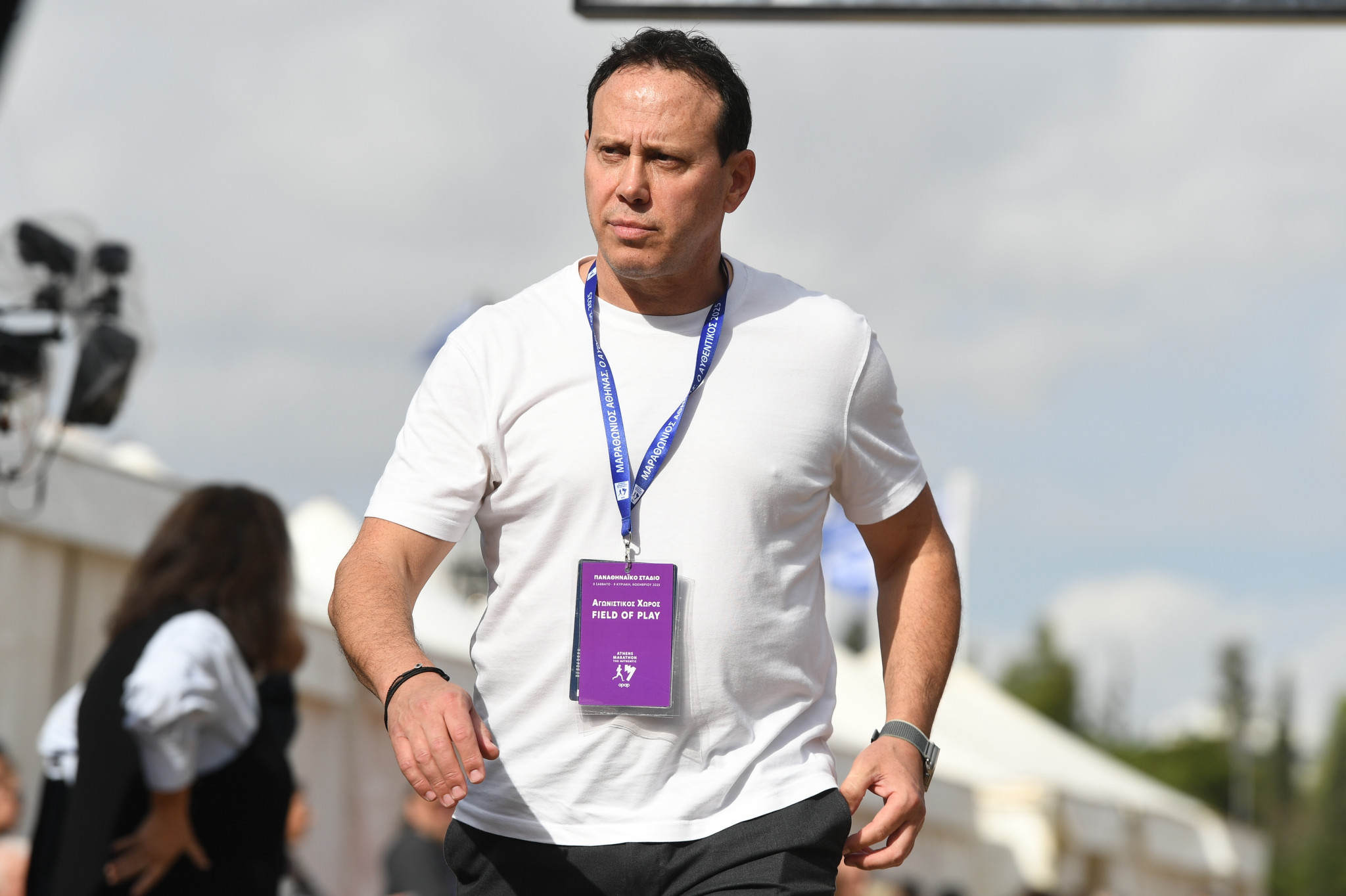 Σπάνια δημόσια εμφάνιση για τον Κεντέρη - Παρακολούθησε το Ολυμπιακός - Ρεάλ (video)