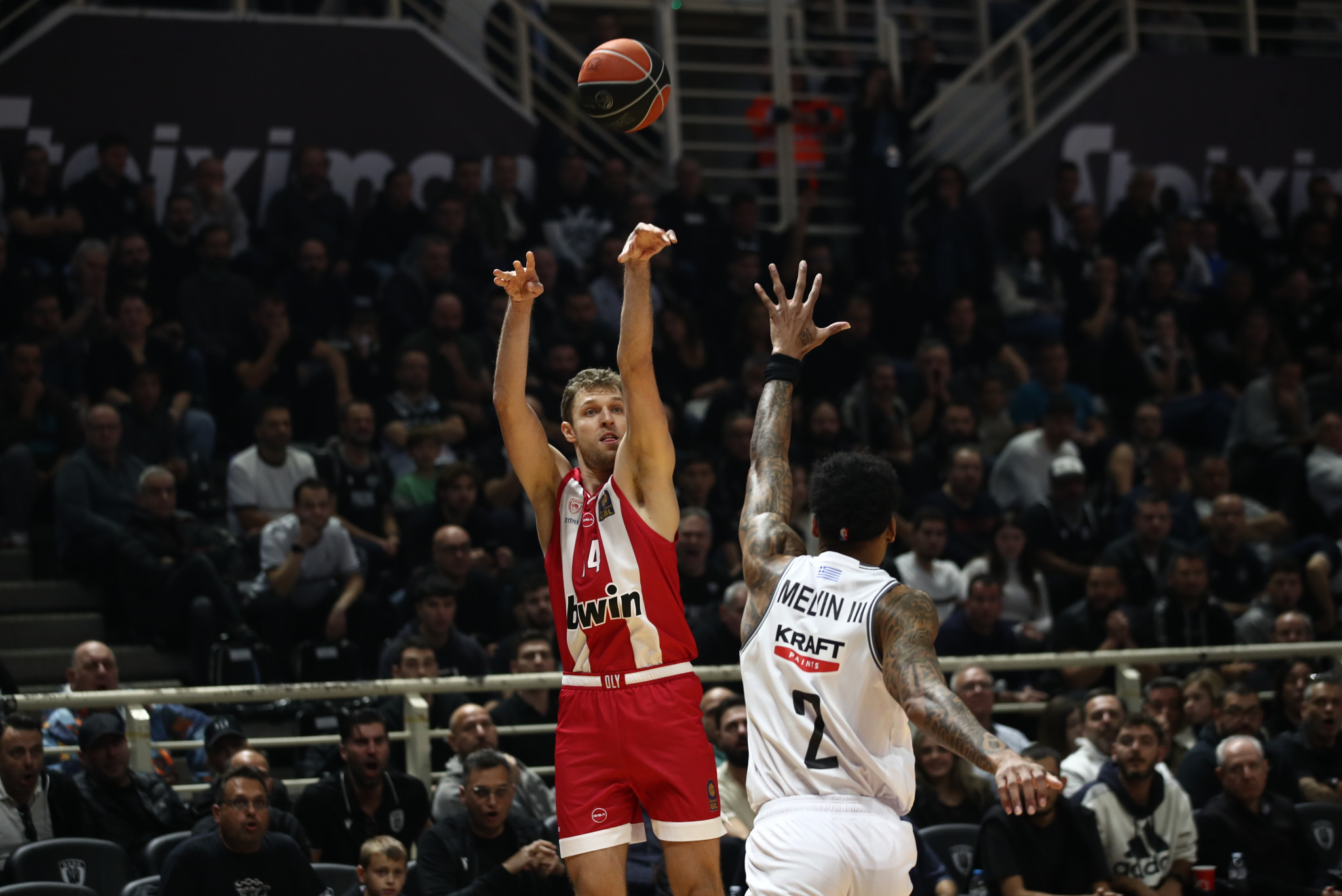 Εκτός για τον Ολυμπιακό με Κολοσσό ο τραυματίας Βεζένκοφ