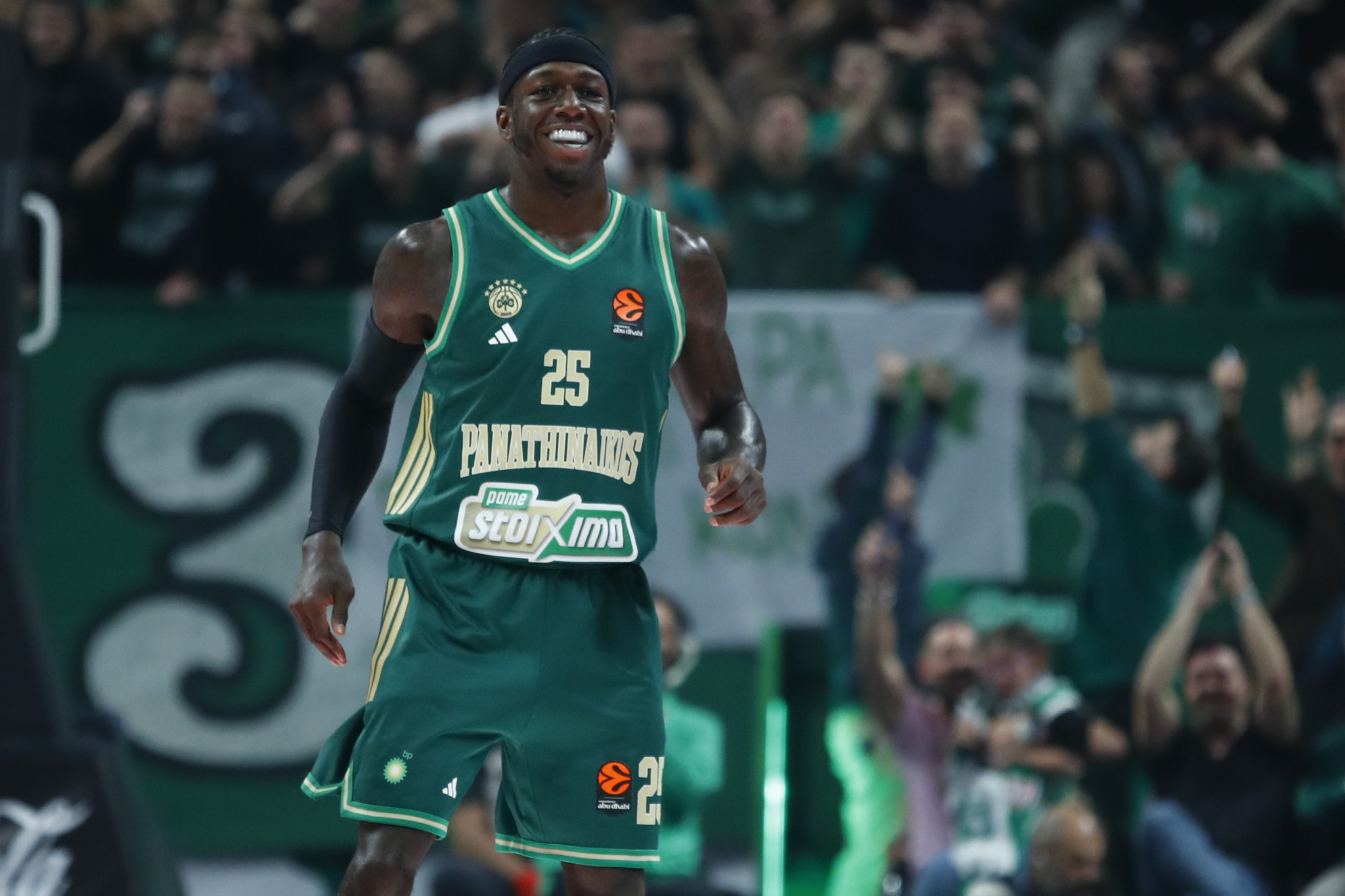 Οι 12άδες ΑΕΚ και Παναθηναϊκού στη Sunel Arena