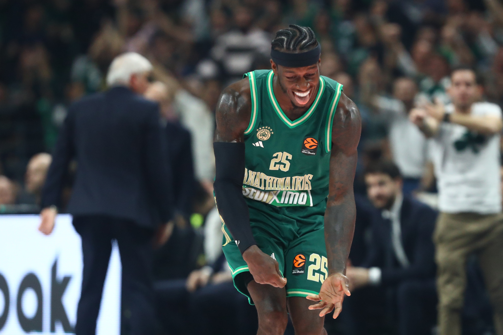 «Μην τους αφήσετε να... πάρουν μπρος»: Το 25-0 του Παναθηναϊκού κόντρα στην Παρτίζαν (video)