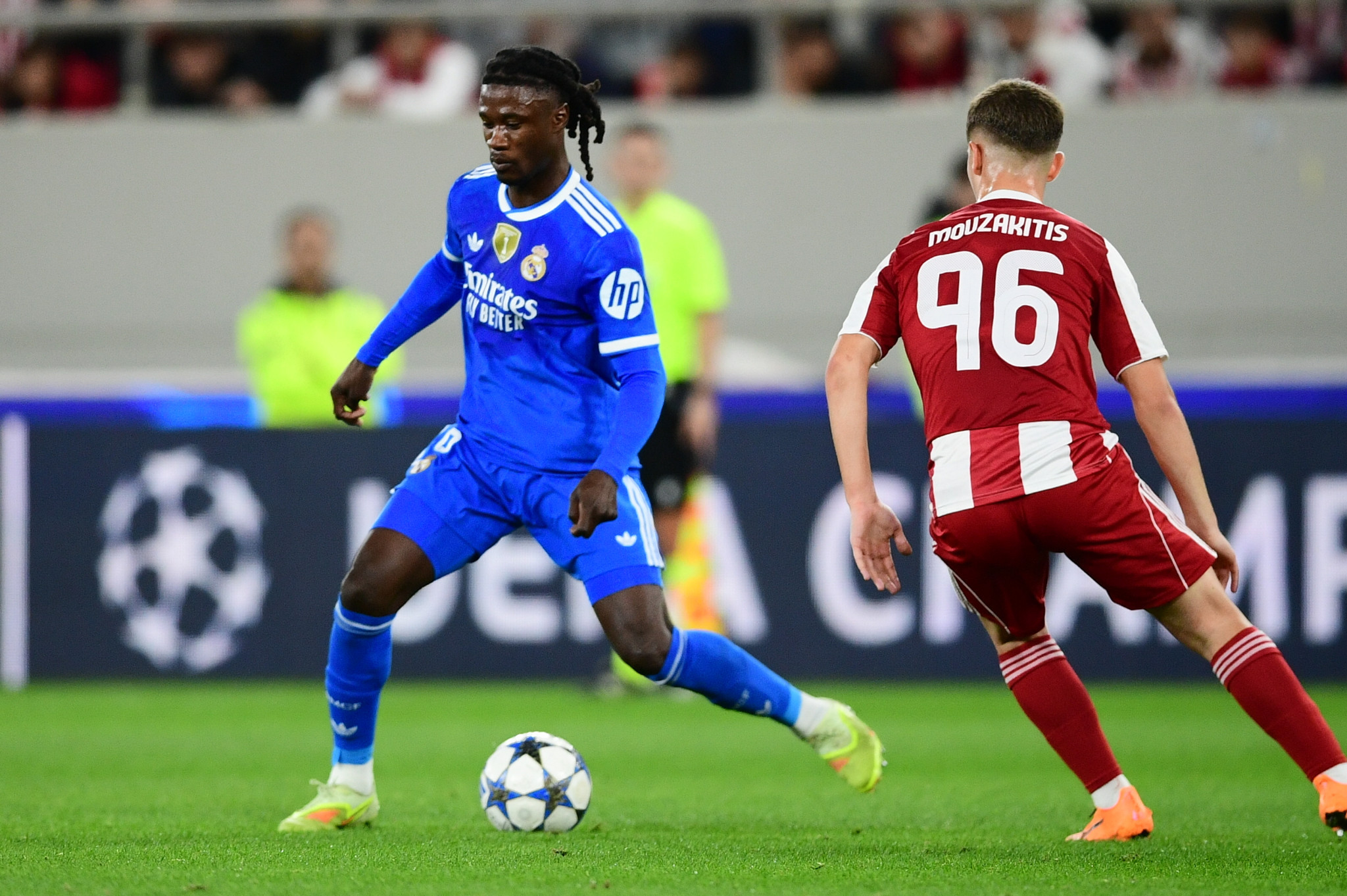 Συγκινητική πρωτοβουλία από τον Καμαβινγκά: Χτίζει σχολείο και ακαδημία ποδοσφαίρου στην Ανγκόλα