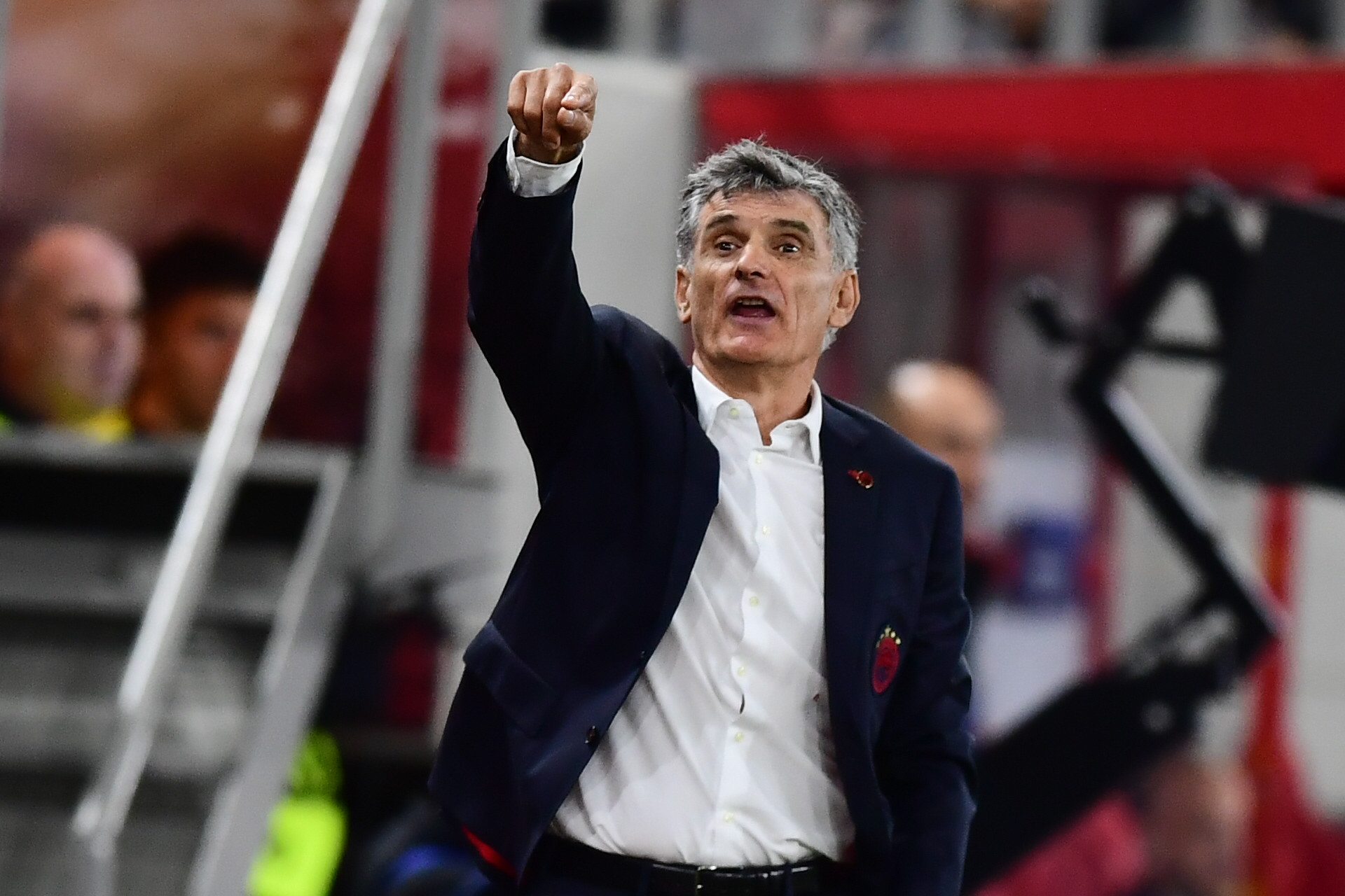 Ο Μεντιλίμπαρ τρέχει με... 90 στον πάγκο του Ολυμπιακού!