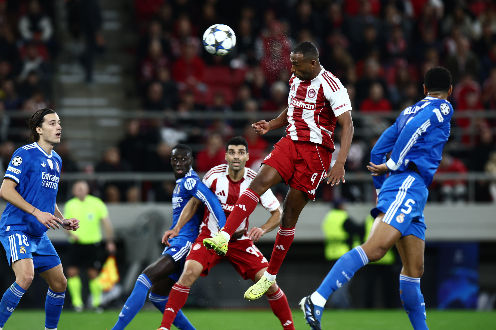 Ο Ολυμπιακός ήταν... Ευρωπαίος, έβαλε τρία γκολ στη Ρεάλ, αλλά έχασε από τον «διαστημικό» Εμπαπέ