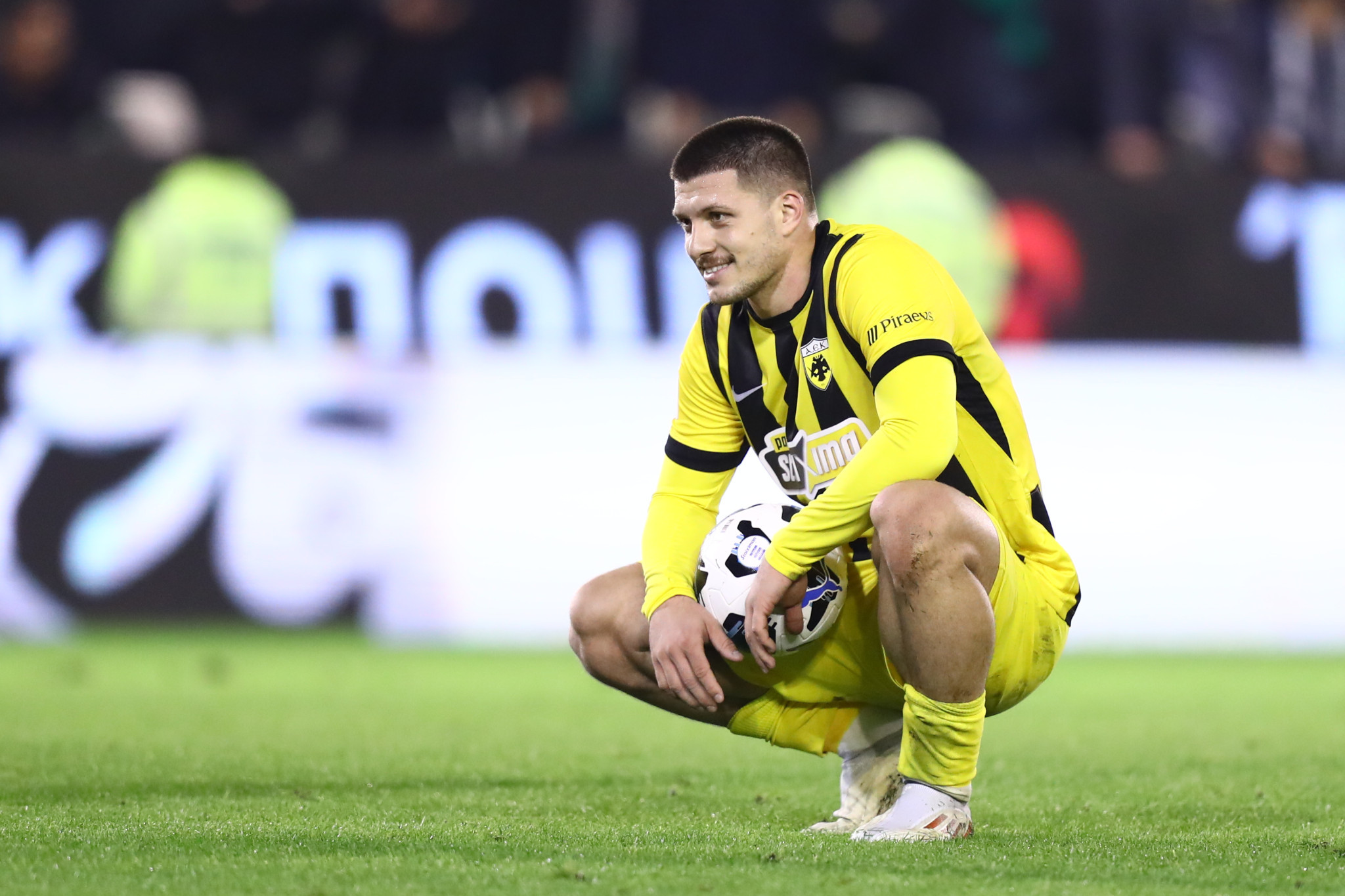 Ο Λούκα Γιόβιτς έγινε... τραγούδι από φίλους της ΑΕΚ (video)