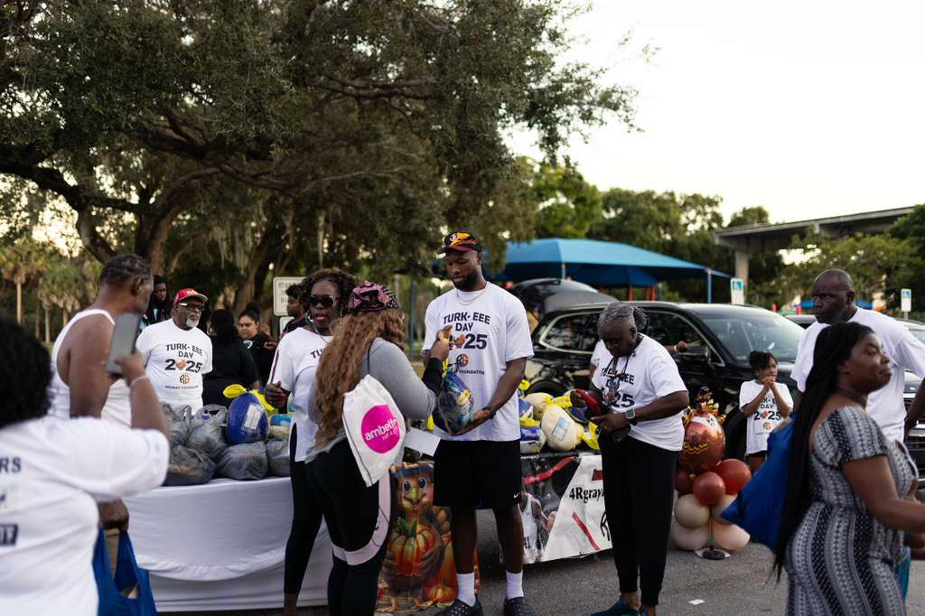 Turk-eee Day: Η μέρα που ο ΡαϊΚουάν Γκρέι έδειξε πώς είναι να δίνεις πίσω αγάπη (video)