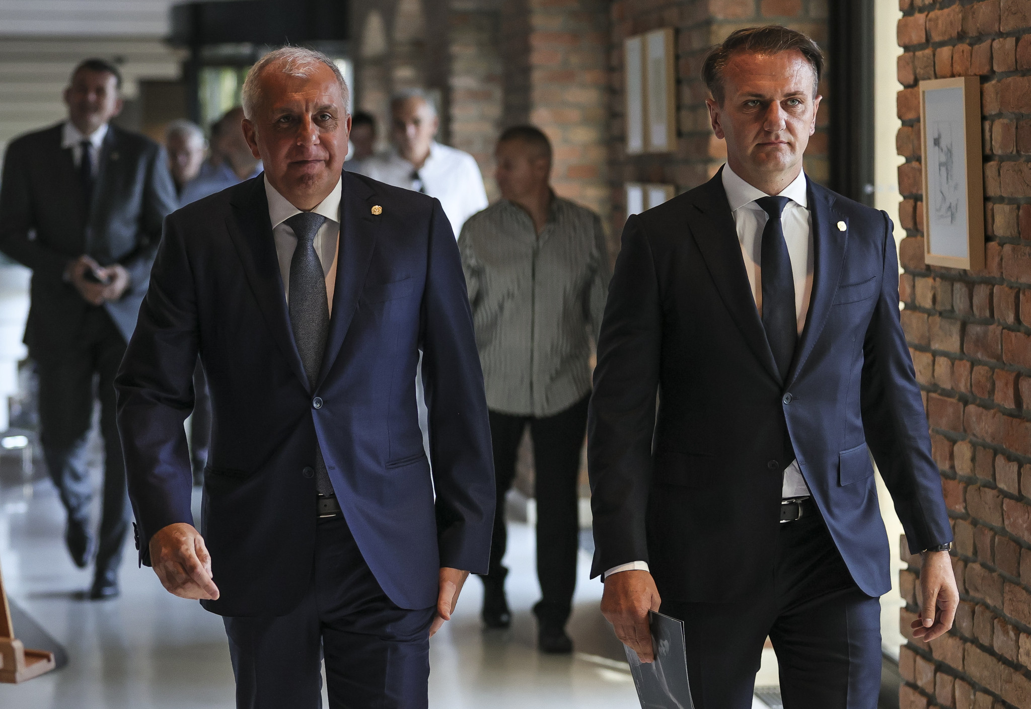 Οι λόγοι που ο Ομπράντοβιτς ζήτησε την παραίτηση Μιχαΐλοβιτς: «Παραποίησε την αποχαιρετιστήρια επιστολή»