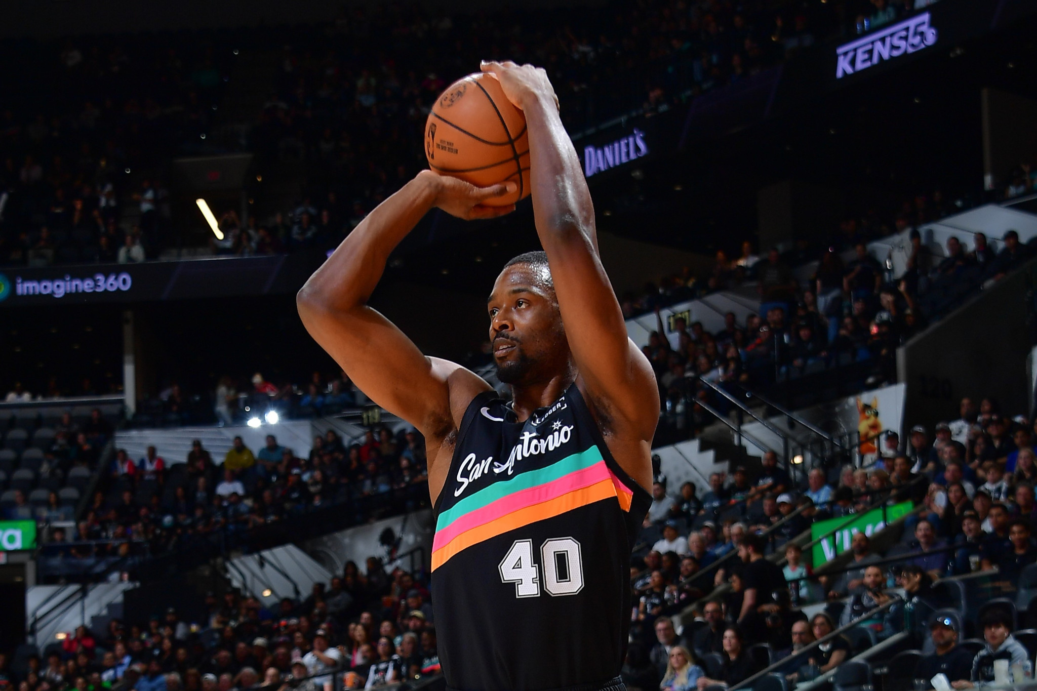 Τρίτη σερί νίκη για τους Σπερς, άνετοι οι Γκρίζλις