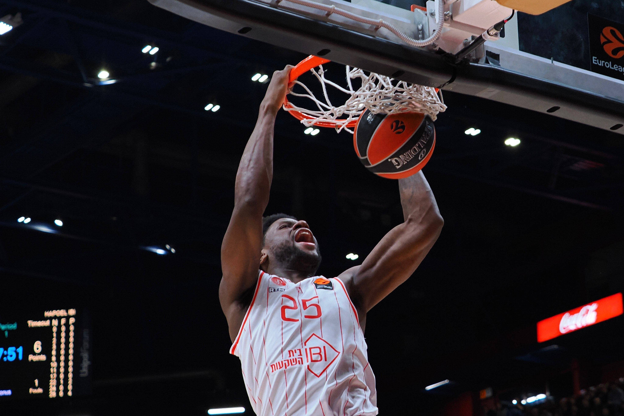 Το αήττητο της Βίρτους στην Μπολόνια «έσπασε»: Η Χάποελ... διέρρηξε την «Basket City» μέσα σε δέκα λεπτά