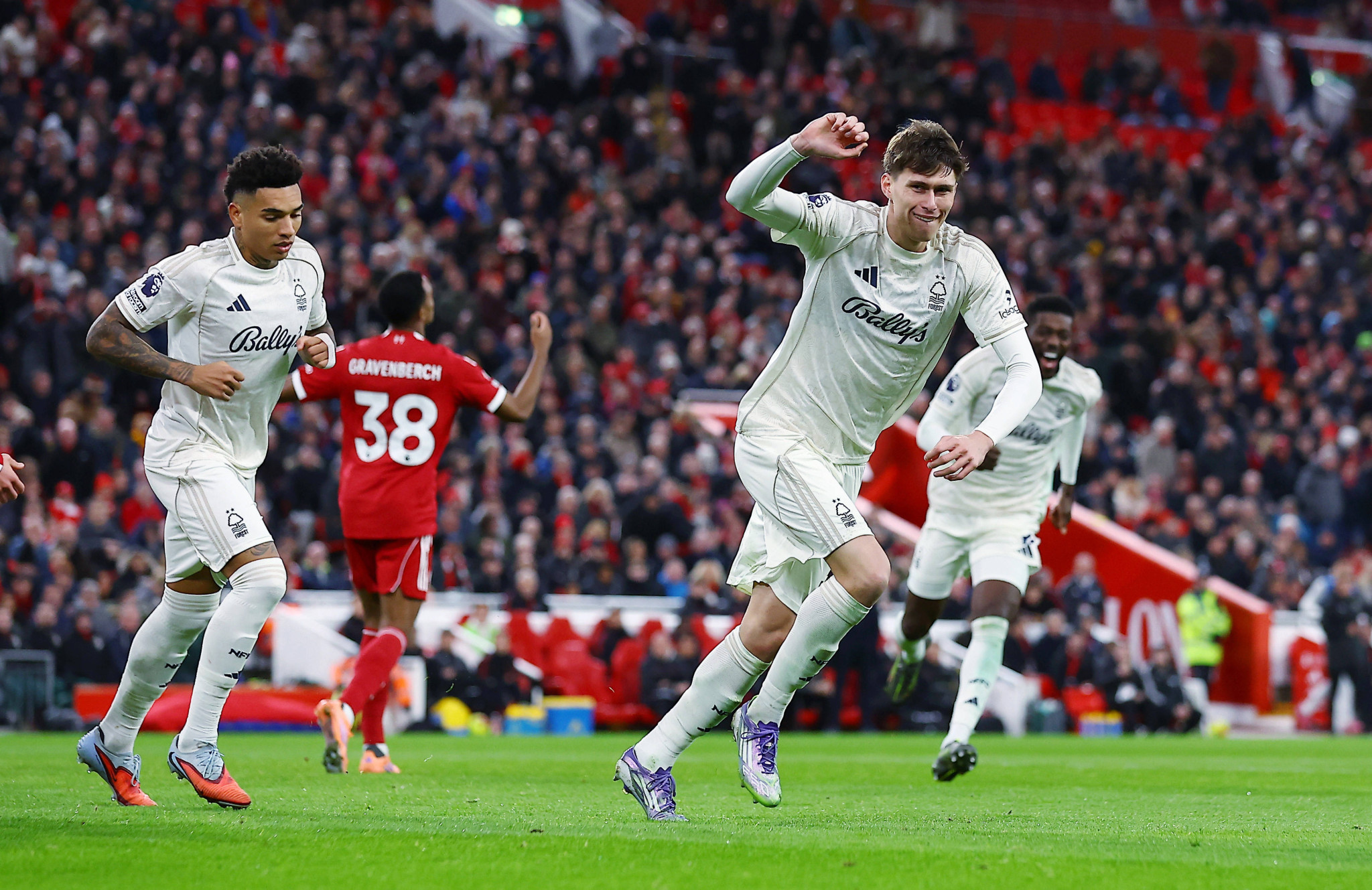 Περίπατος της Νότιγχαμ Φόρεστ στο Άνφιλντ, διέλυσε την τραγική Λίβερπουλ