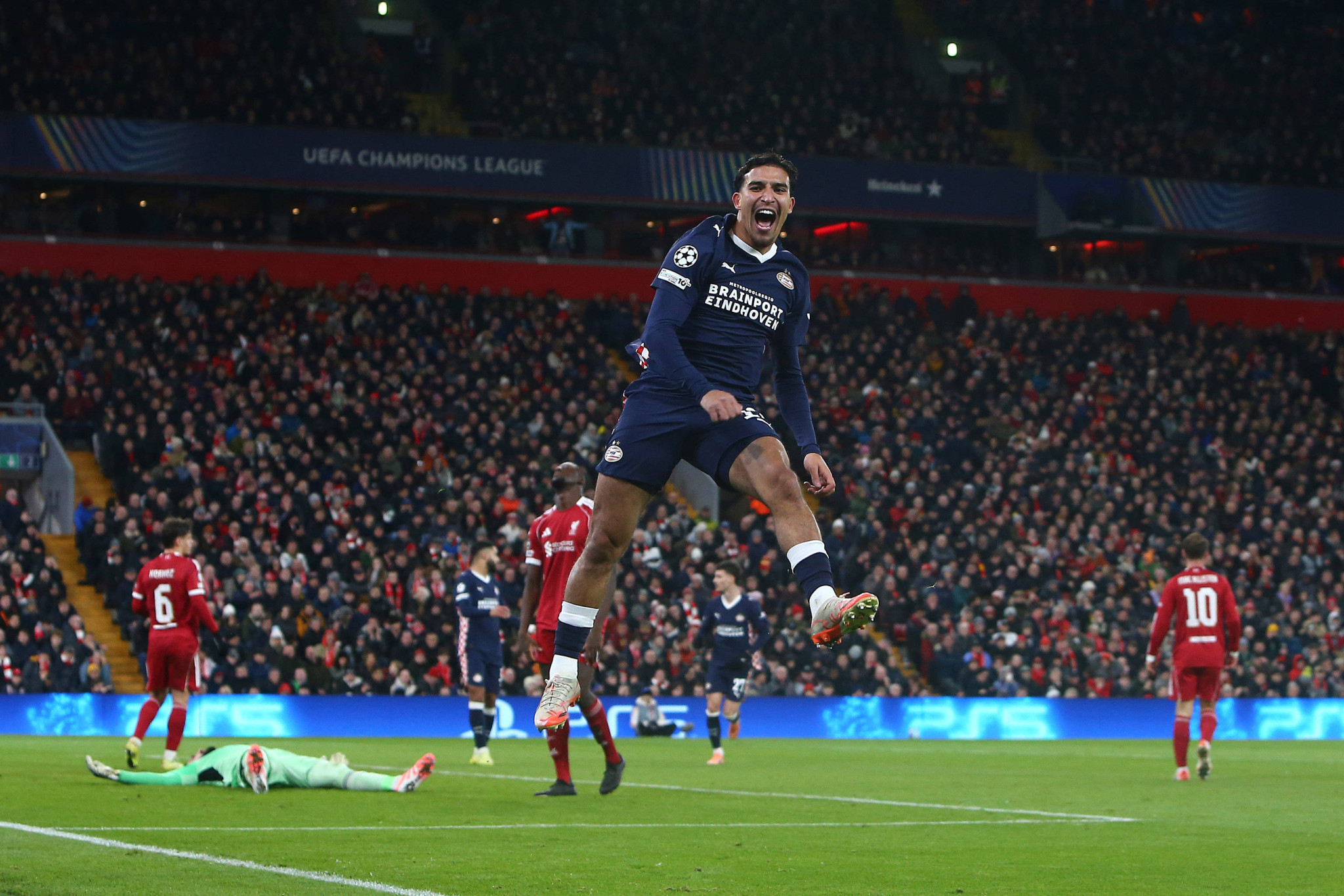 Η Αϊντχόφεν άλωσε με «τεσσάρα» το Άνφιλντ - «Πεντάρα» της Παρί, η Άρσεναλ το ντέρμπι με την Μπάγερν