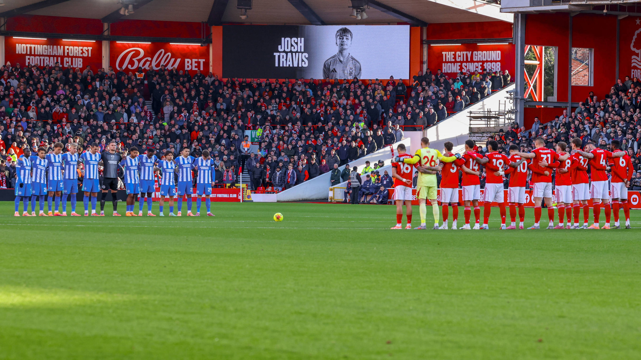 Θρήνος στην Αγγλία: Νεαρός ποδοσφαιριστής της Νότιγχαμ Φόρεστ σκοτώθηκε μετά από σύγκρουση με τρένο