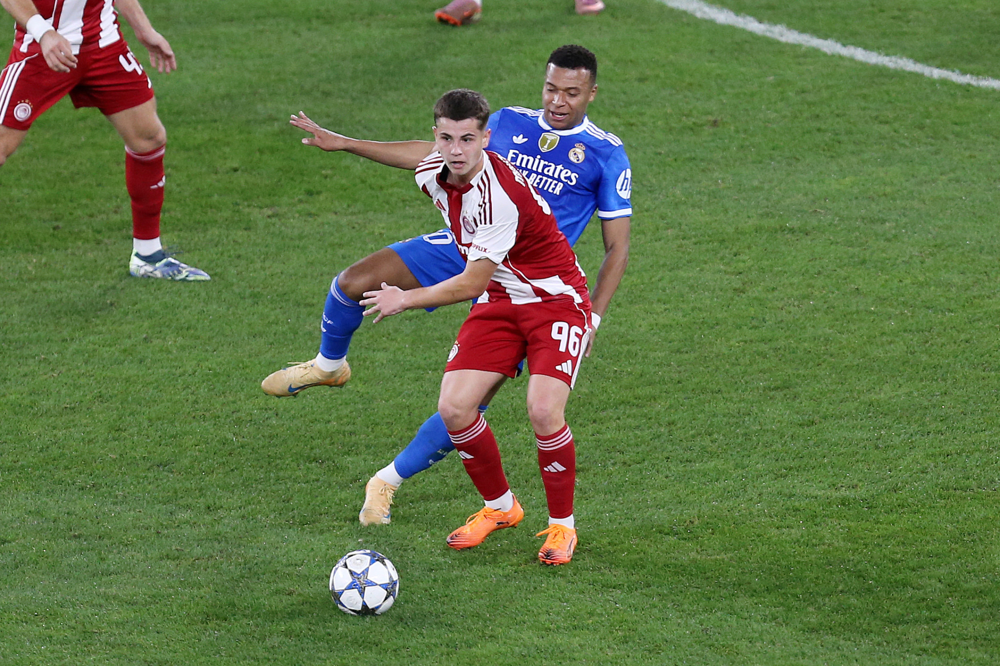 «Η Ρεάλ έτοιμη να προσφέρει 30 εκατ. ευρώ στον Ολυμπιακό για Μουζακίτη»