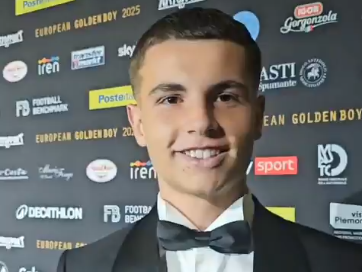 Έβαλε το σμόκιν του για τη μεγάλη βραδιά ο Μουζακίτης (video)