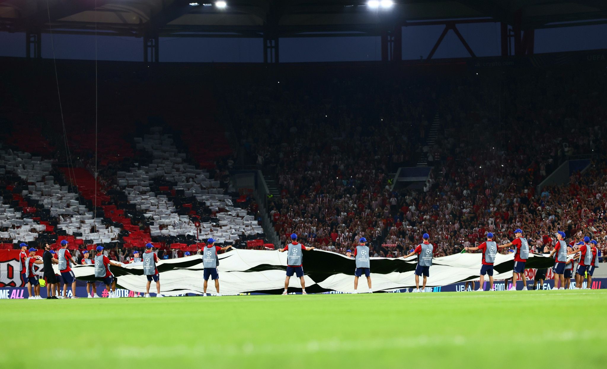 Οι οπαδοί του Ολυμπιακού ετοιμάζουν εντυπωσιακό κορεό που θα καλύπτει όλο το γήπεδο ενόψει Ρεάλ (video)