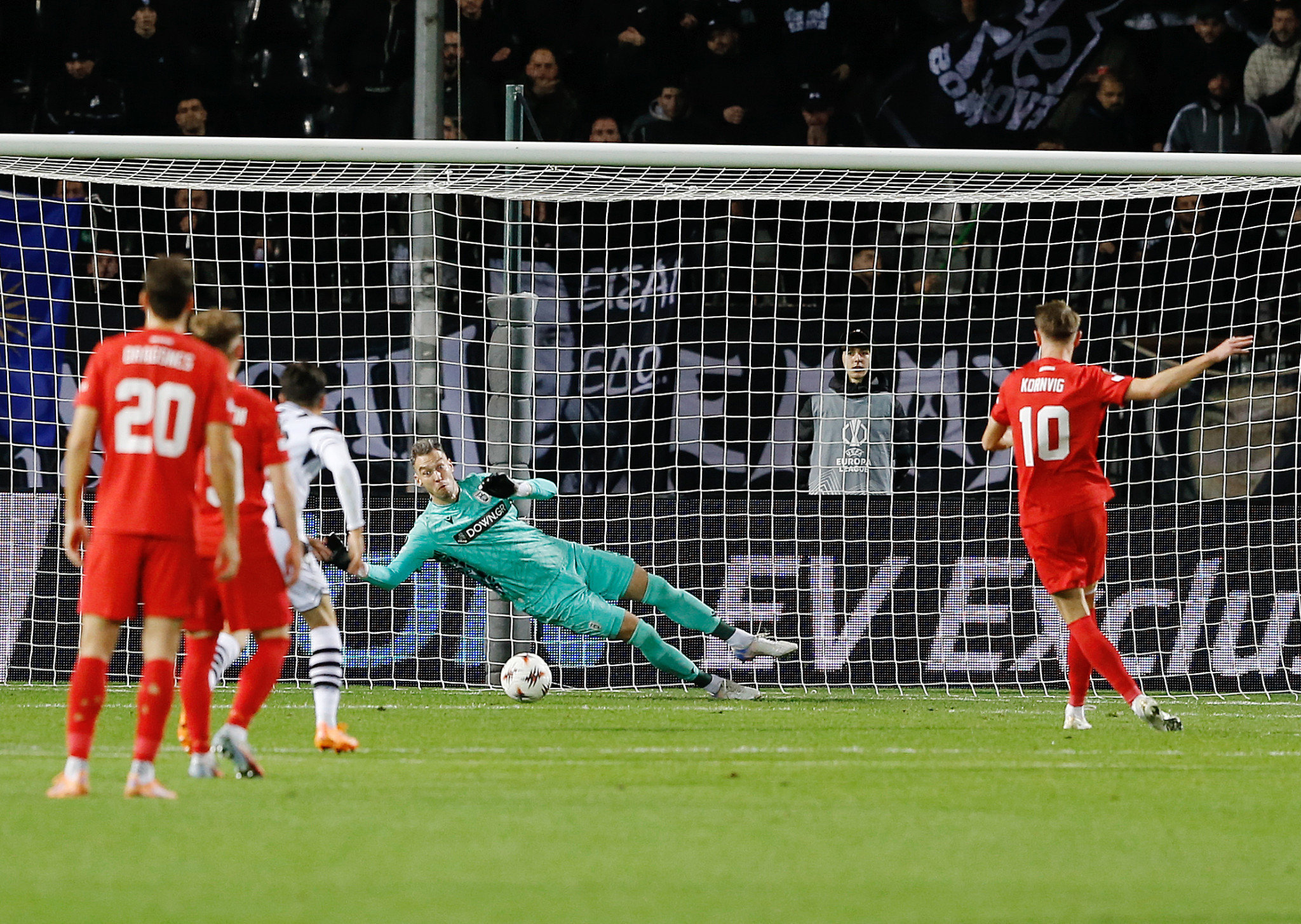 Ο Παβλένκα έπιασε πέναλτι απέναντι στην Μπραν (video)