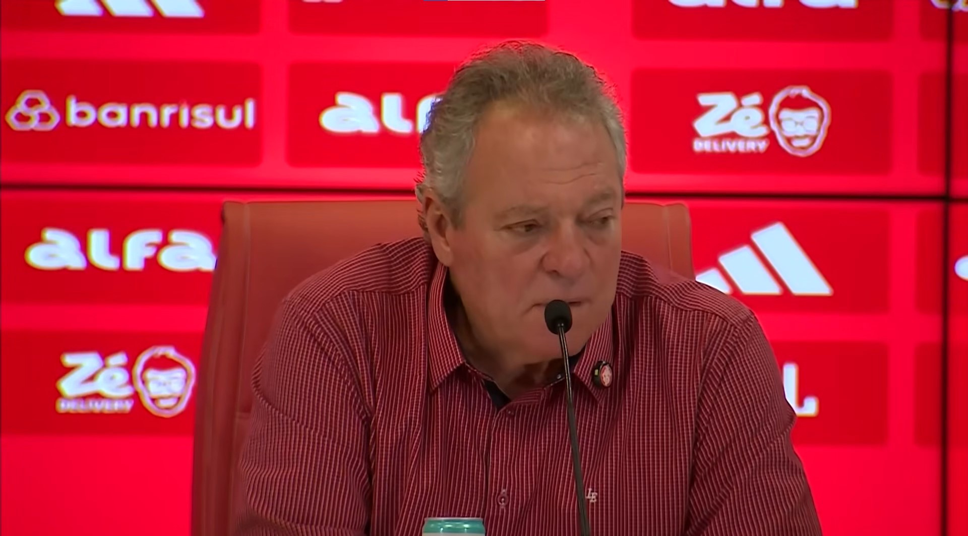 Σάλος με ομοφοβικό σχόλιο προπονητή: «Δεν θέλω ροζ φανέλες, δεν είμαστε αδερφές»