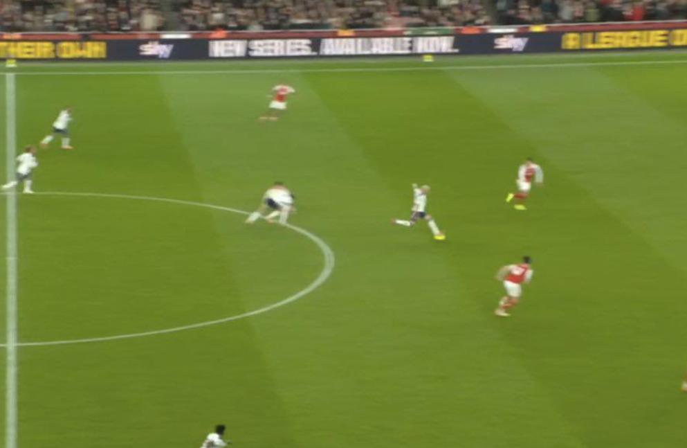 Απίθανο γκολ του Ριτσάρλισον από το κέντρο στο ντέρμπι του Λονδίνου (video)