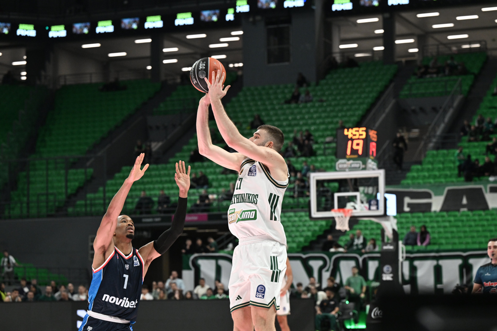 Γεμάτο θέαμα και... ρεκόρ Ρογκαβόπουλου το Top 10 της Stoiximan GBL (video)