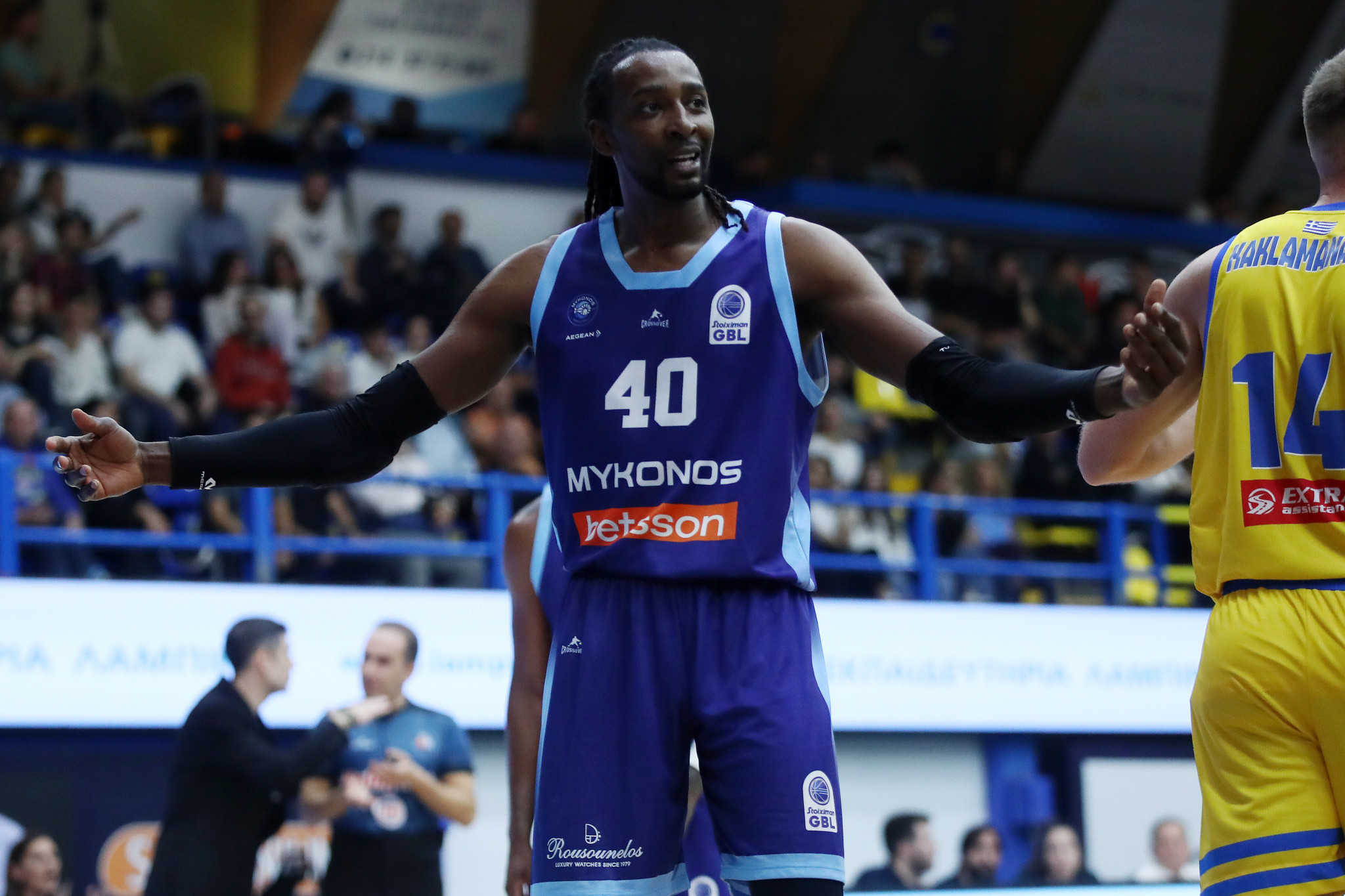 Τέλος ο Έβανς από την Μύκονο