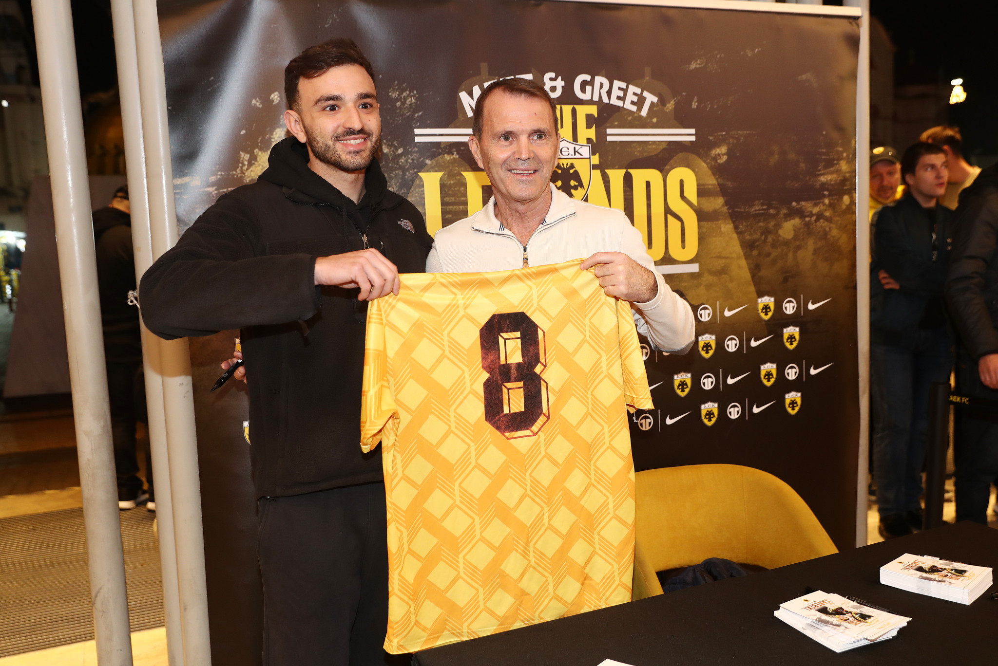 Κοσμοσυρροή για Σαβέφσκι στη Νέα Φιλαδέλφεια: Μανωλάς, Μπορμπόκης και ο μικρός Γιαννάκης ήταν εκεί (photos-video)