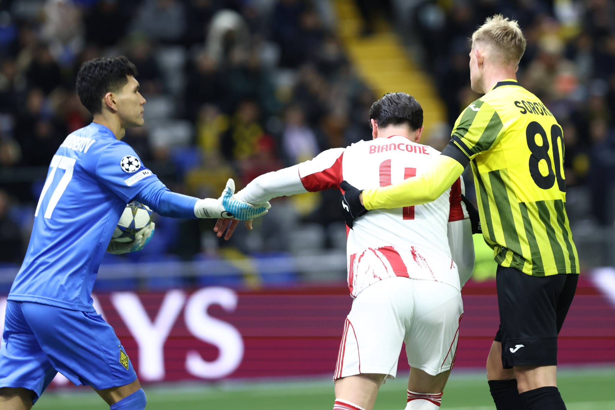 Αποθέωσαν τον τερματοφύλακα της Καϊράτ, Μπιανκόν και Ζέλσον: «Είναι τρελός, μας δημιούργησε πάρα πολλά προβλήματα»