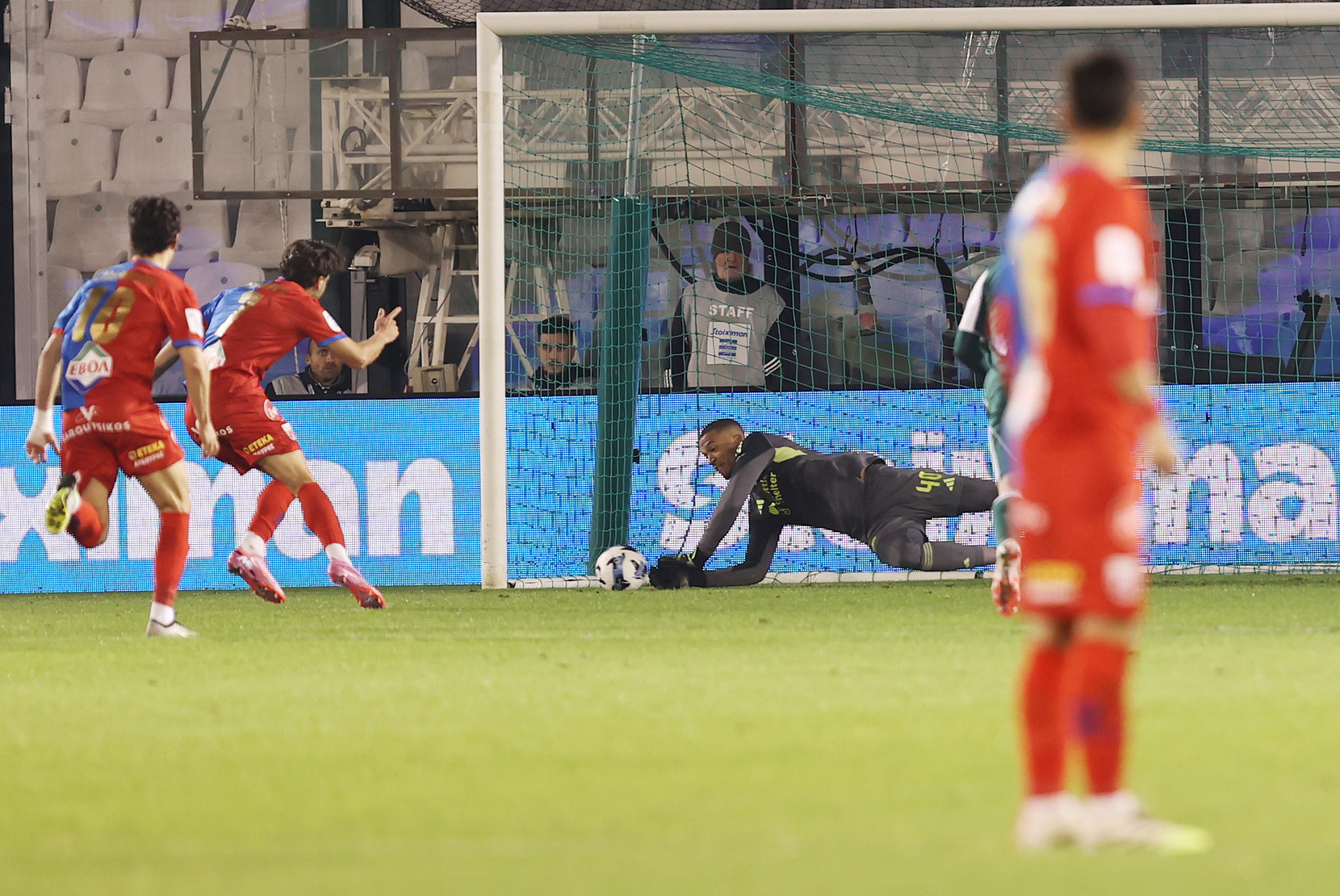 Ο Λαφόν απέκρουσε το πέναλτι του Λάμπρου και «έσωσε» τον Παναθηναϊκό (video)