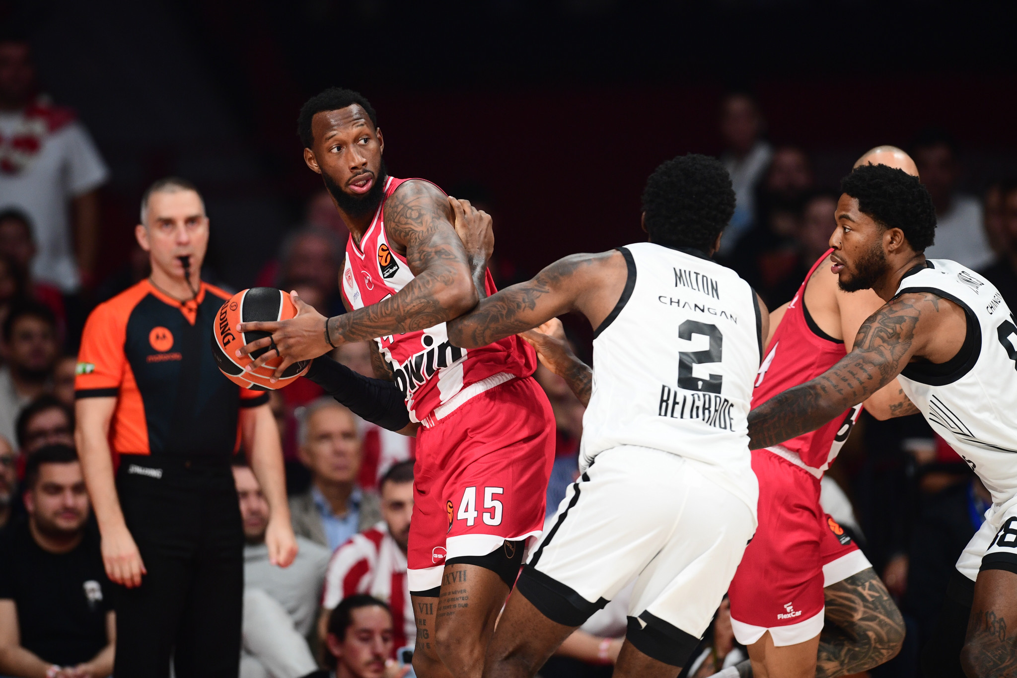 Αποκαλυπτικό σερβικό δημοσίευμα: «Η Παρτίζαν πρότεινε ανταλλαγή του Τζόουνς με τον Ντόντα Χολ»