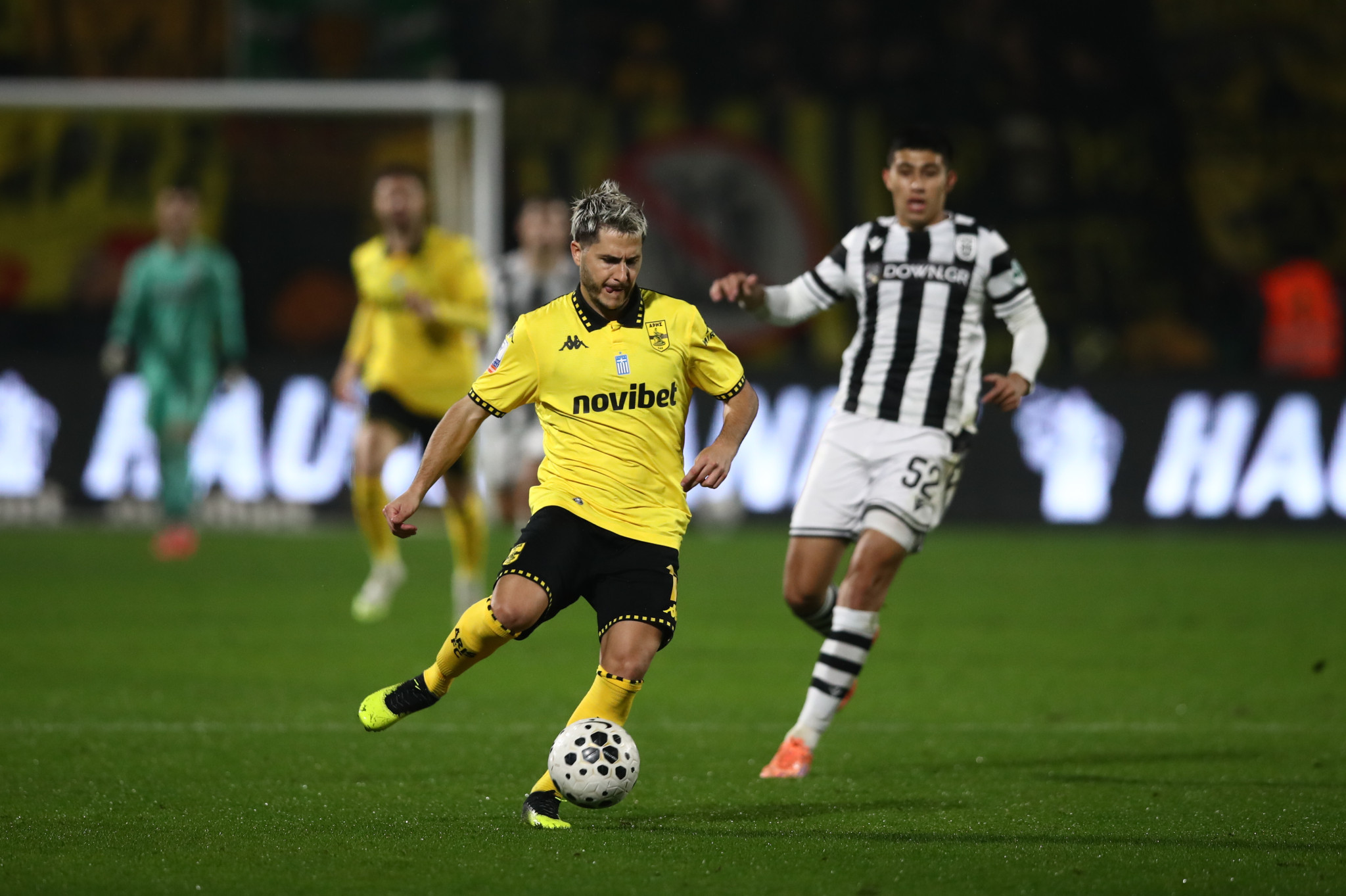 «BACK2ΜΠΑΚ»: Χαστάς και Σαββόπουλος μεταφέρουν τον απόηχο του Άρης-ΠΑΟΚ (video)