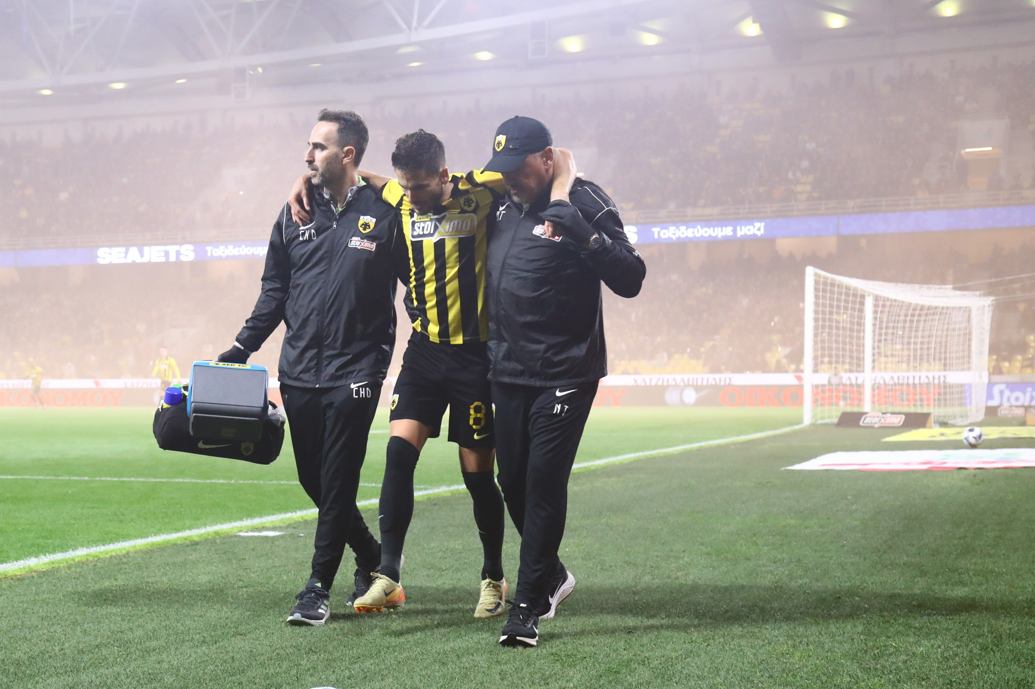 Ανησυχία στην ΑΕΚ για Γκατσίνοβιτς, αποχώρησε υποβασταζόμενος (video)