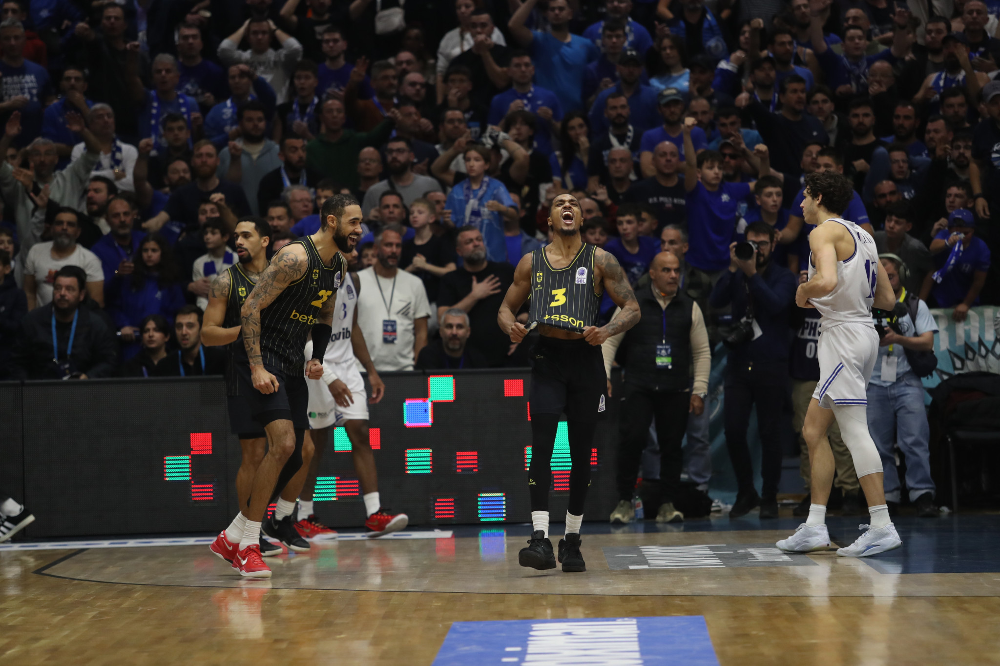 Nτέρμπι από τα... παλιά στο «Ιβανώφειο»: Ο Άρης έκανε το «διπλό» κόντρα στον Ηρακλή με clutch Τζόουνς