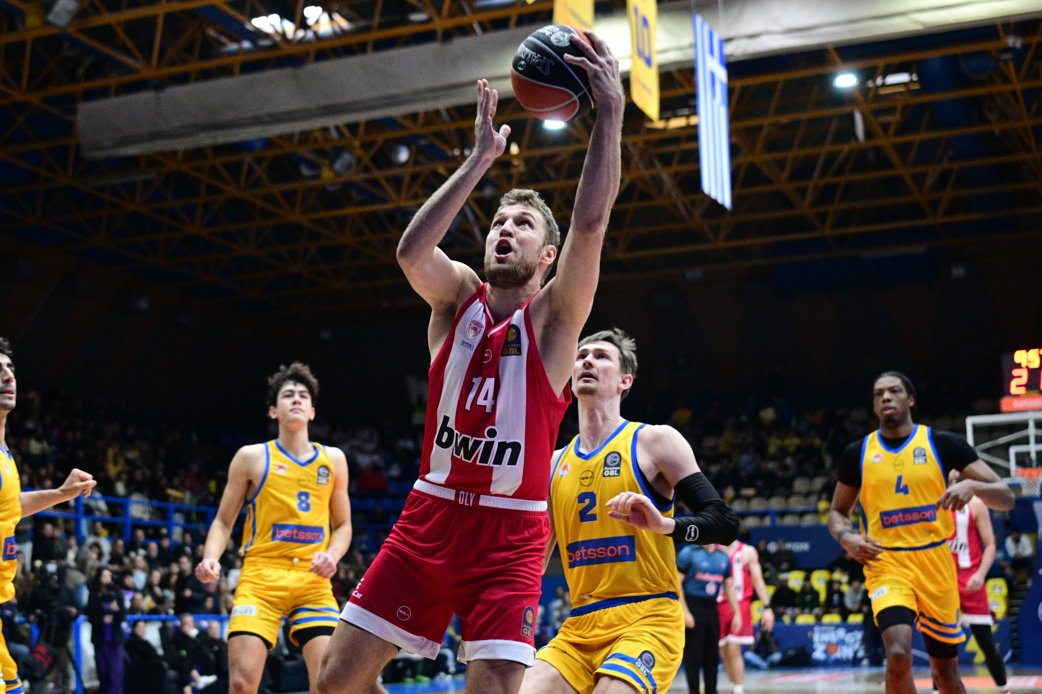 Περίπατος του Ολυμπιακού στο Περιστέρι με +43 και κορυφαίους Βεζένκοφ - Ουόκαπ