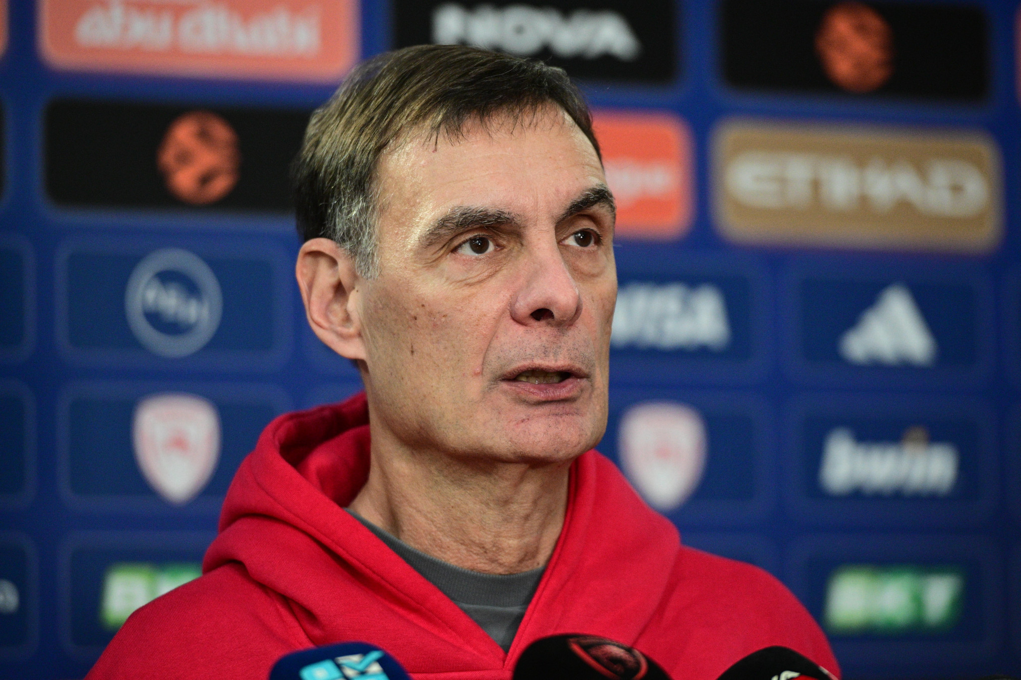 Μπαρτζώκας: «Έχουμε δύο σκόρερ στην ίδια θέση και δύο φόργουορντ που είναι φοβεροί επιθετικά»