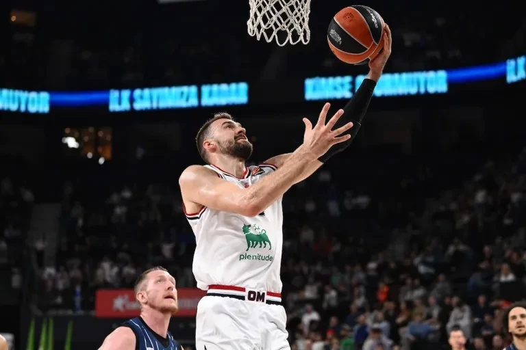 Συνεχίζει με σπασμένα φρένα η Μιλάνο - «Πάτησε» και τη Ρεάλ στην Ιταλία