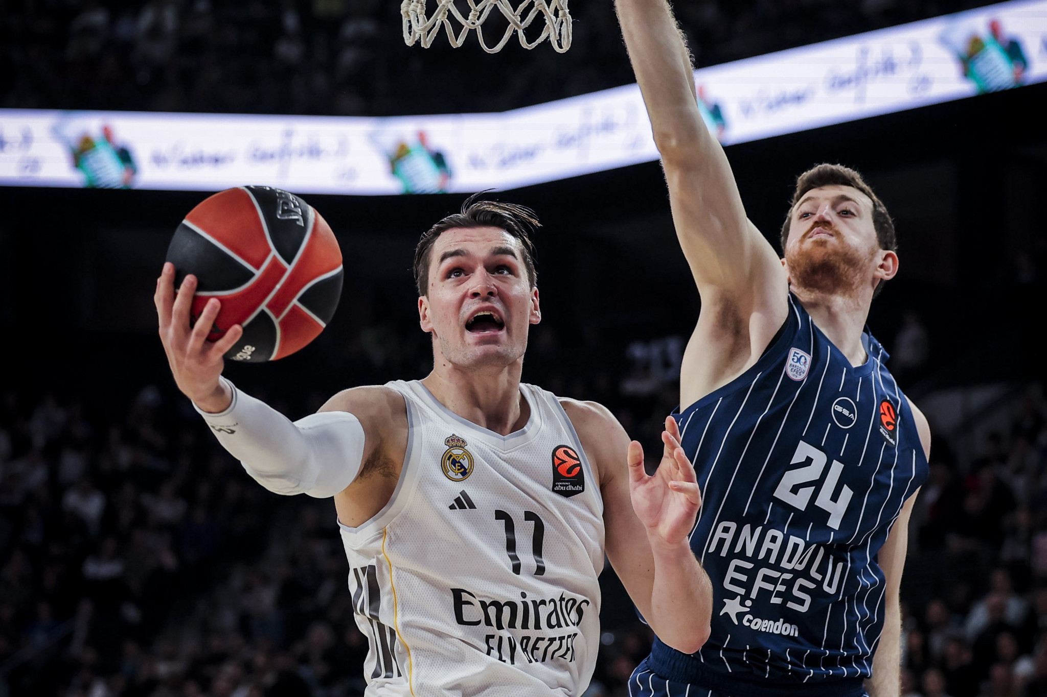 Με ηγέτη Χεζόνια η Ρεάλ Μαδρίτης πέρασε νικηφόρα από την Κωνσταντινούπολη κόντρα στην Εφές